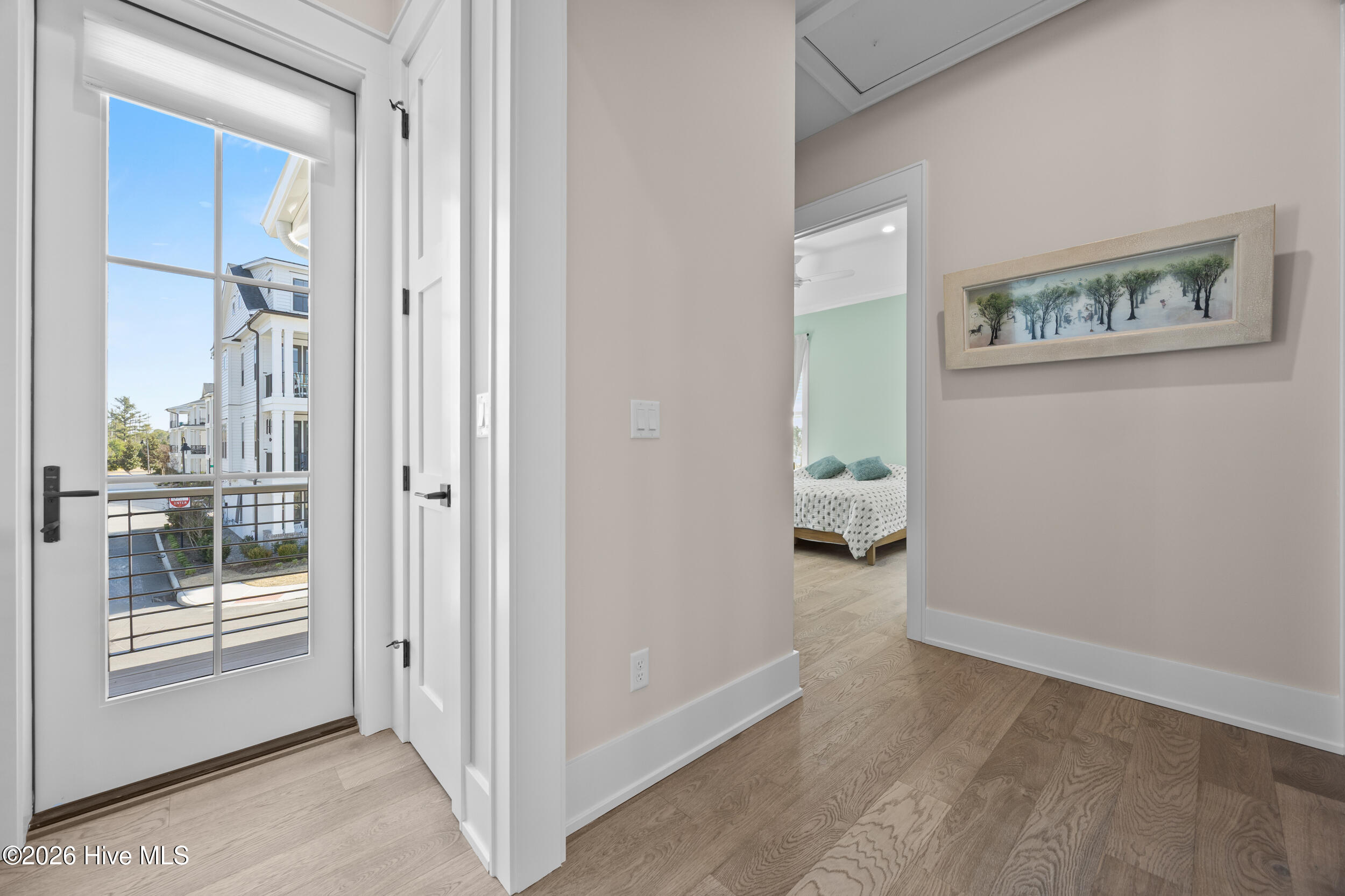 100553352 | Photo 51