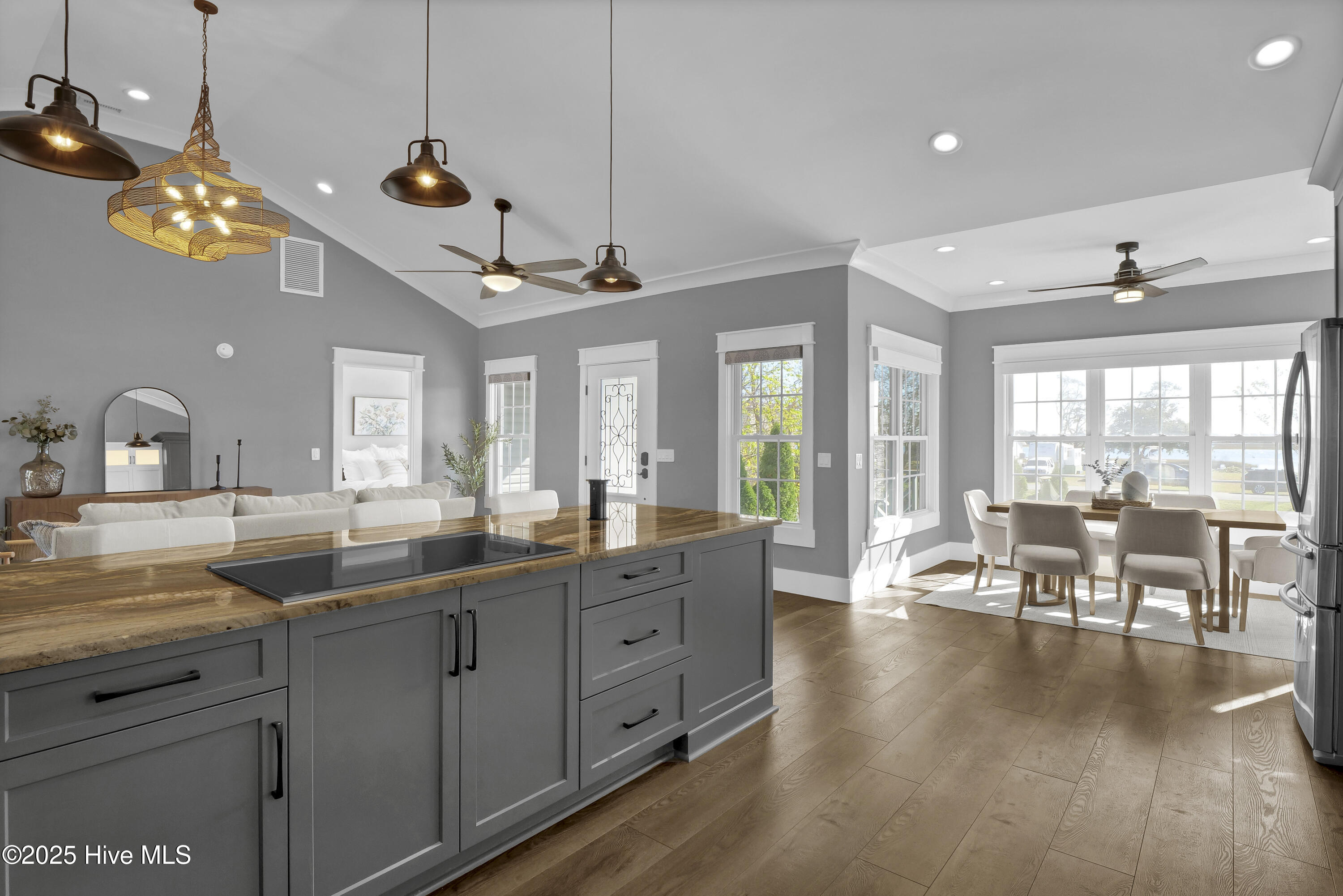 100543040 | Photo 18