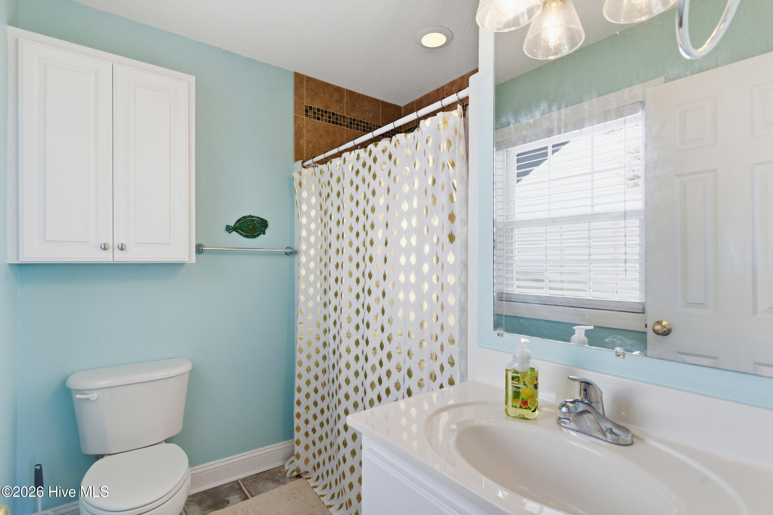 100549898 | Photo 16