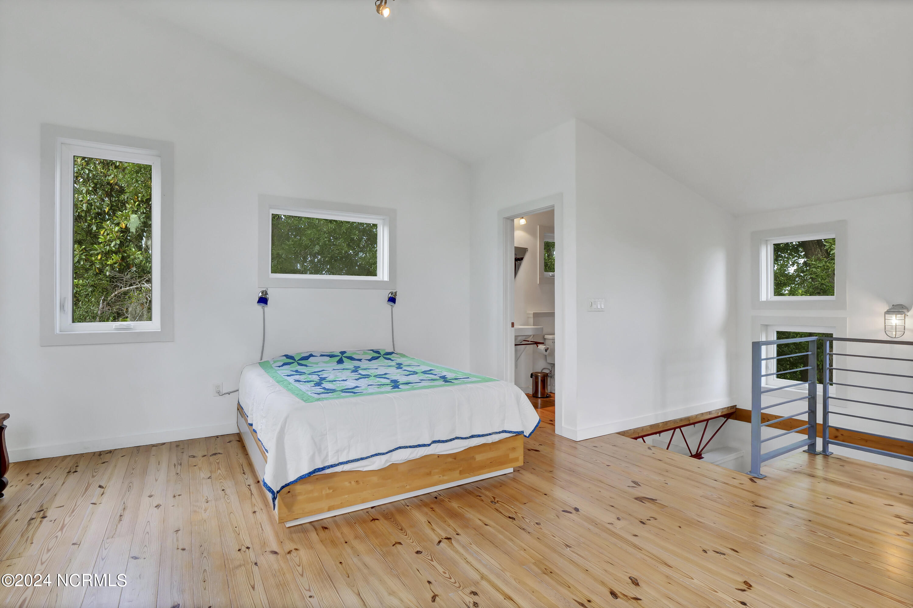 100497530 | Photo 48