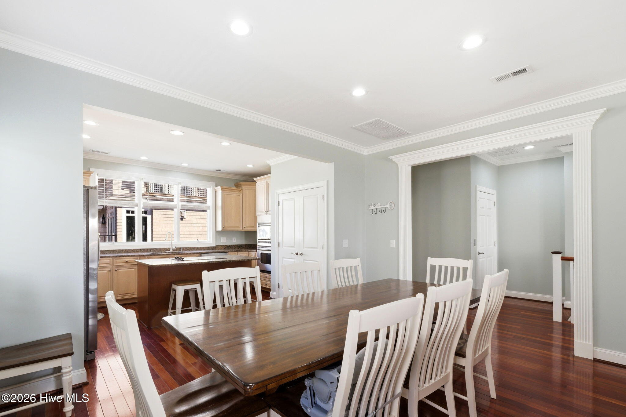 100559880 | Photo 17