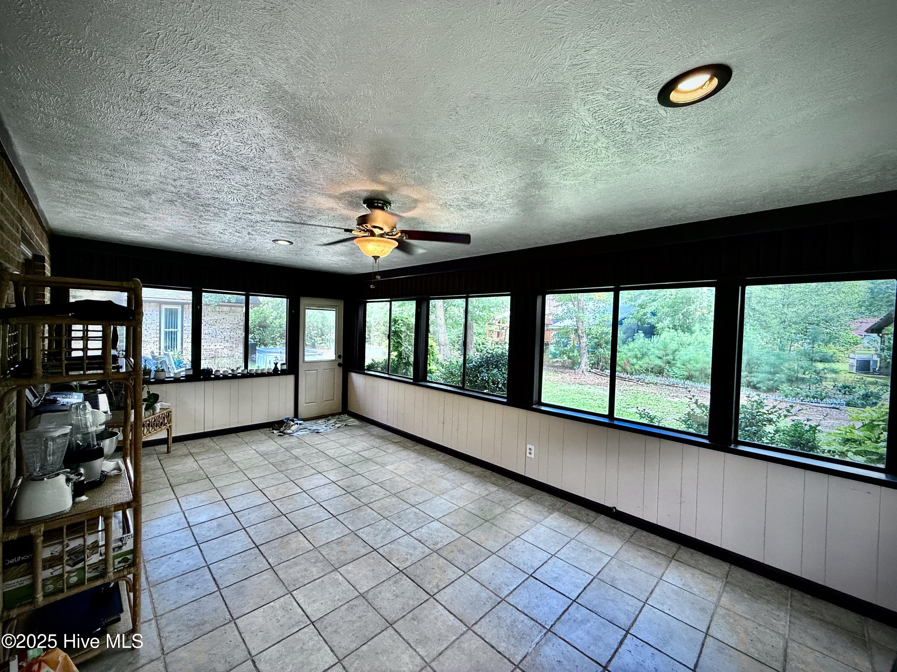 100518728 | Photo 20