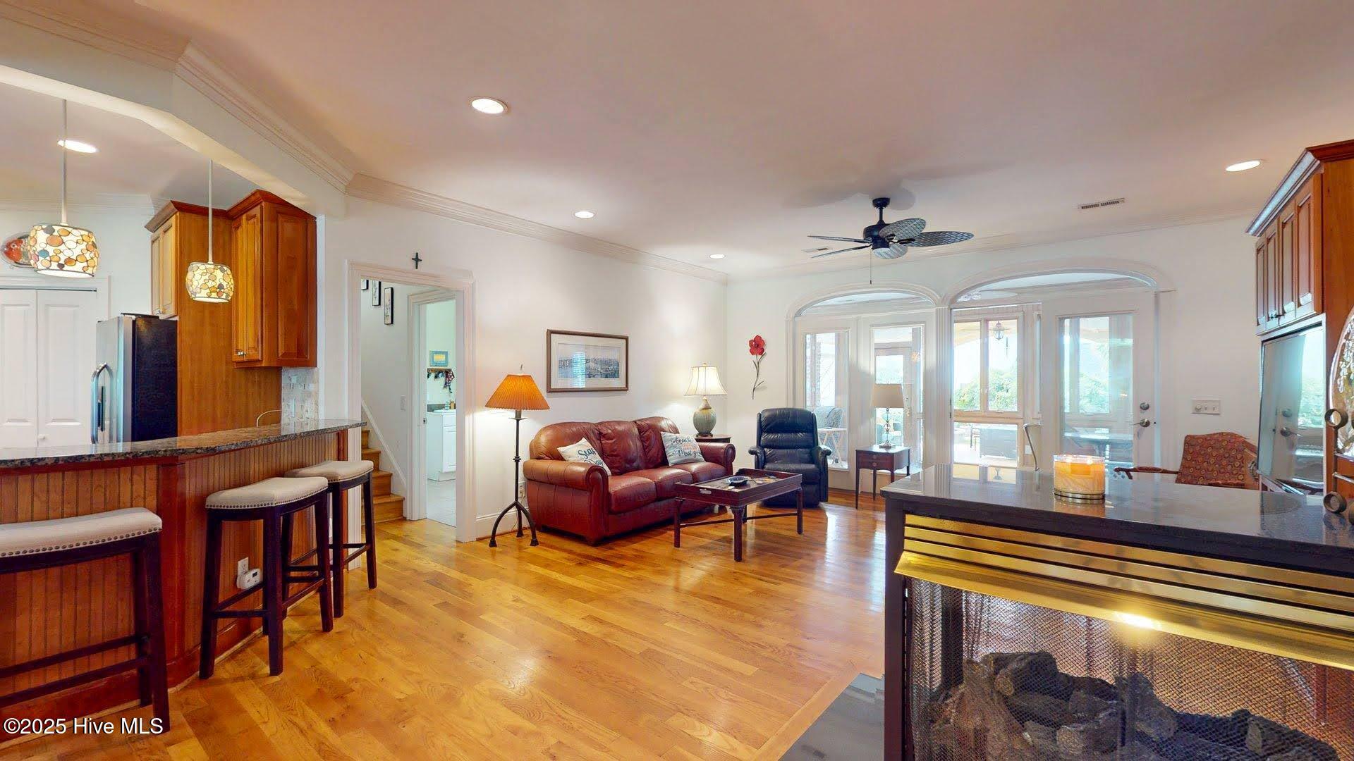 100528011 | Photo 14