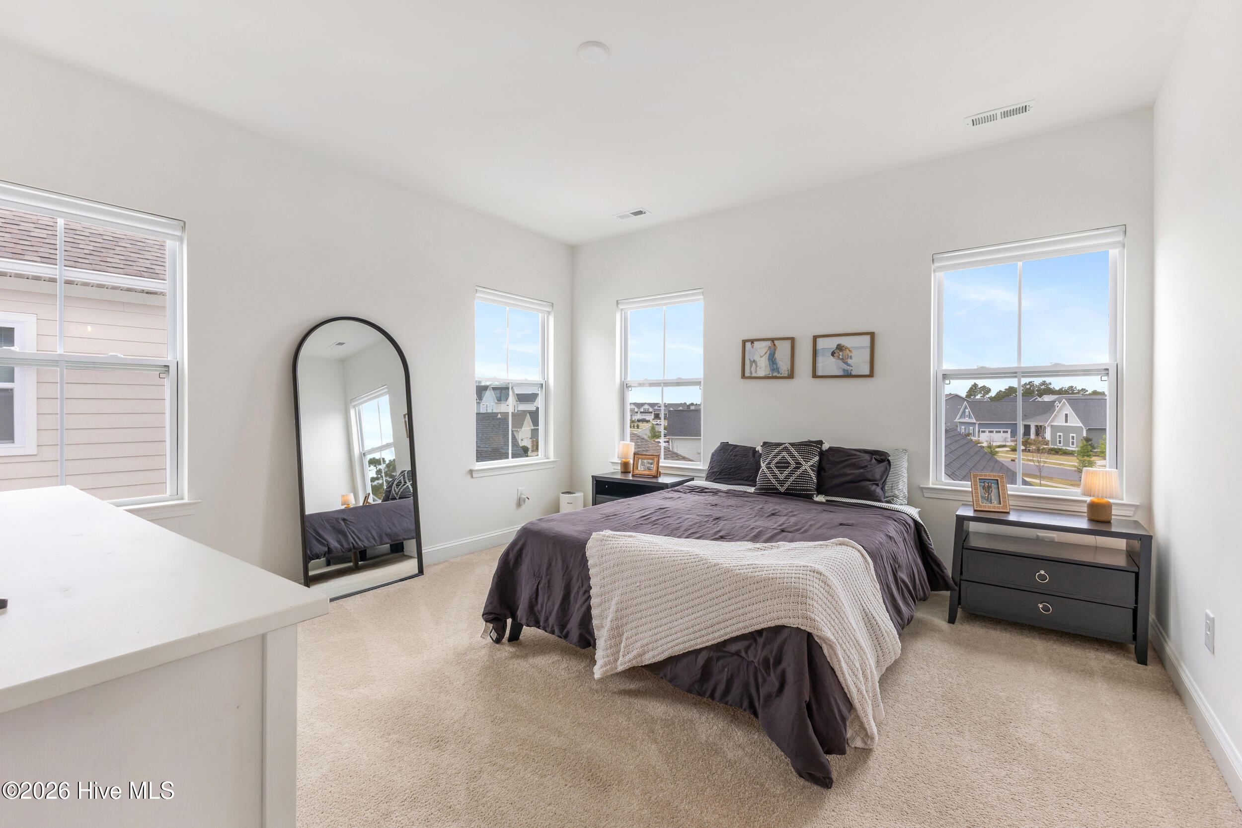 100567295 | Photo 12