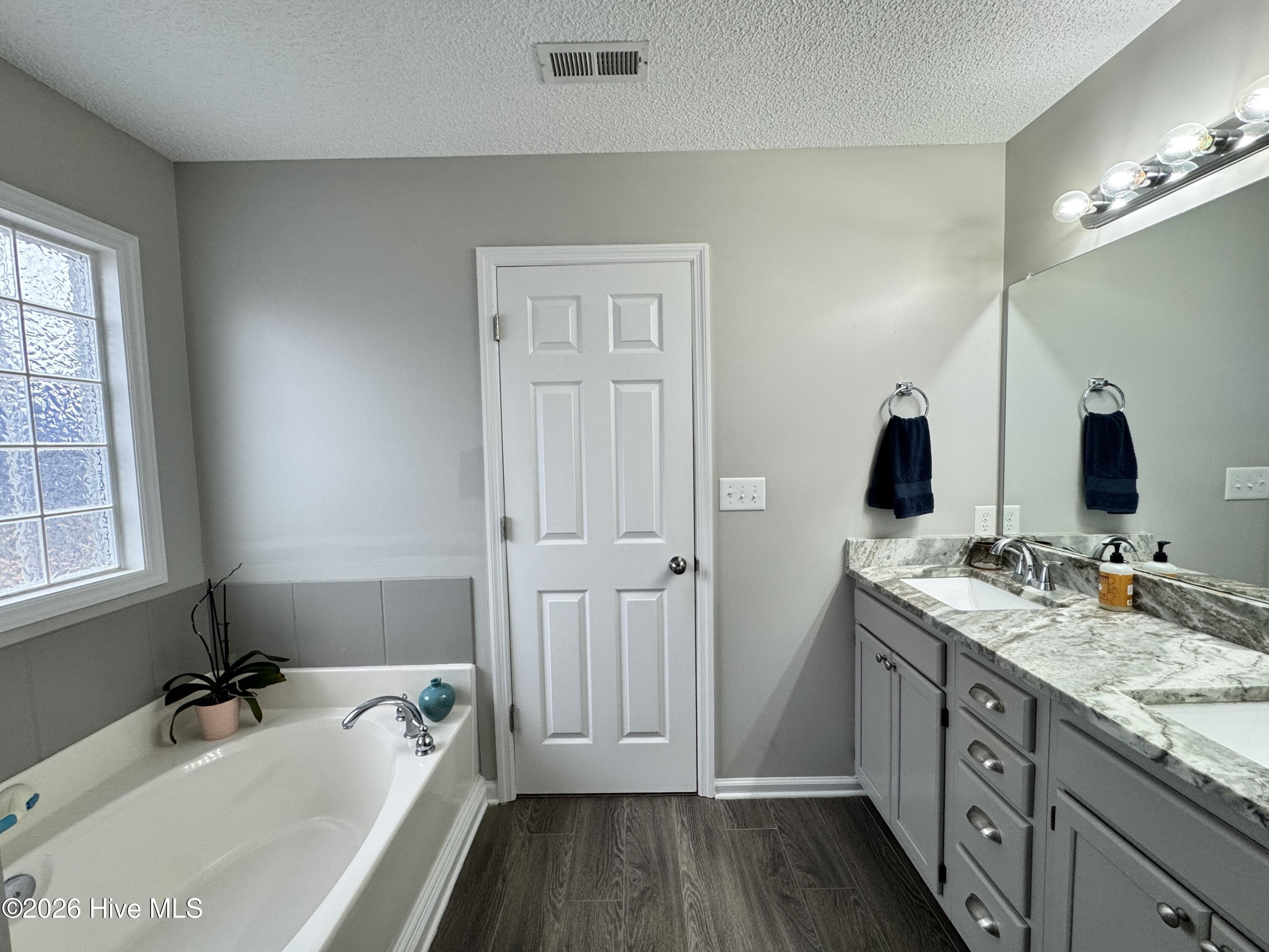 100551352 | Photo 41