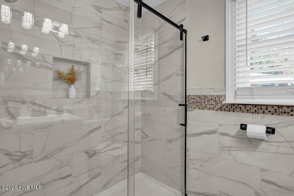 100562072 | Photo 26