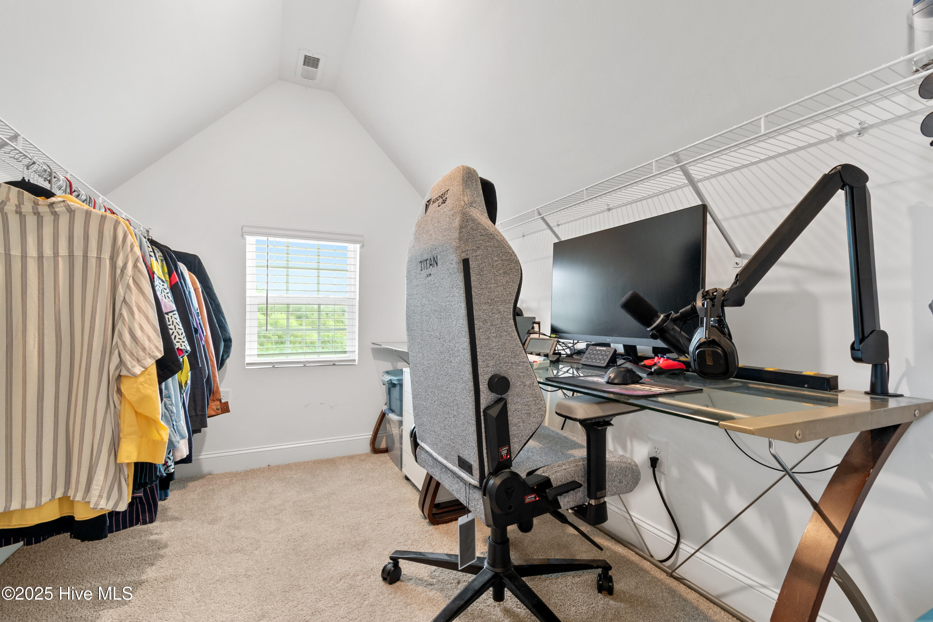 100561939 | Photo 27