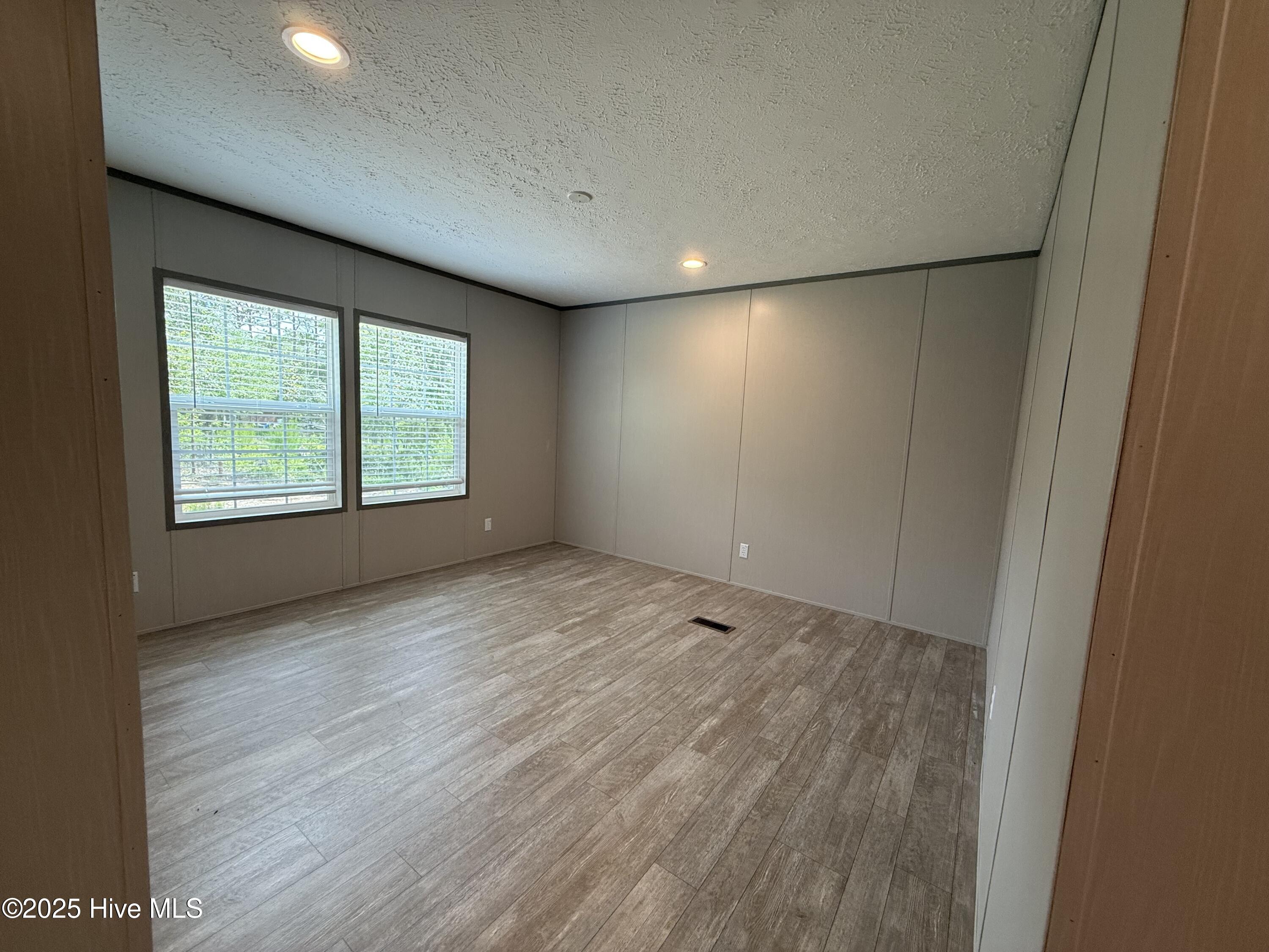 100518678 | Photo 21