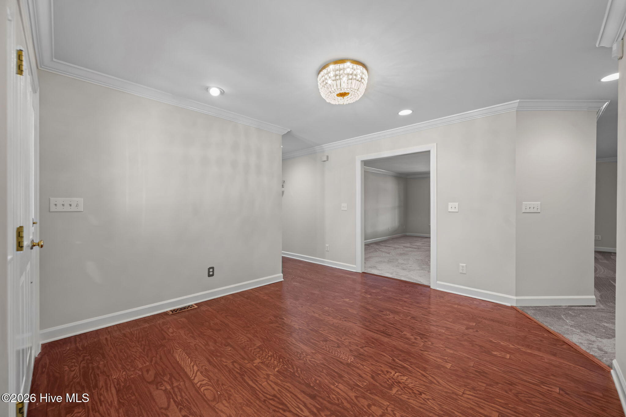 100542324 | Photo 42