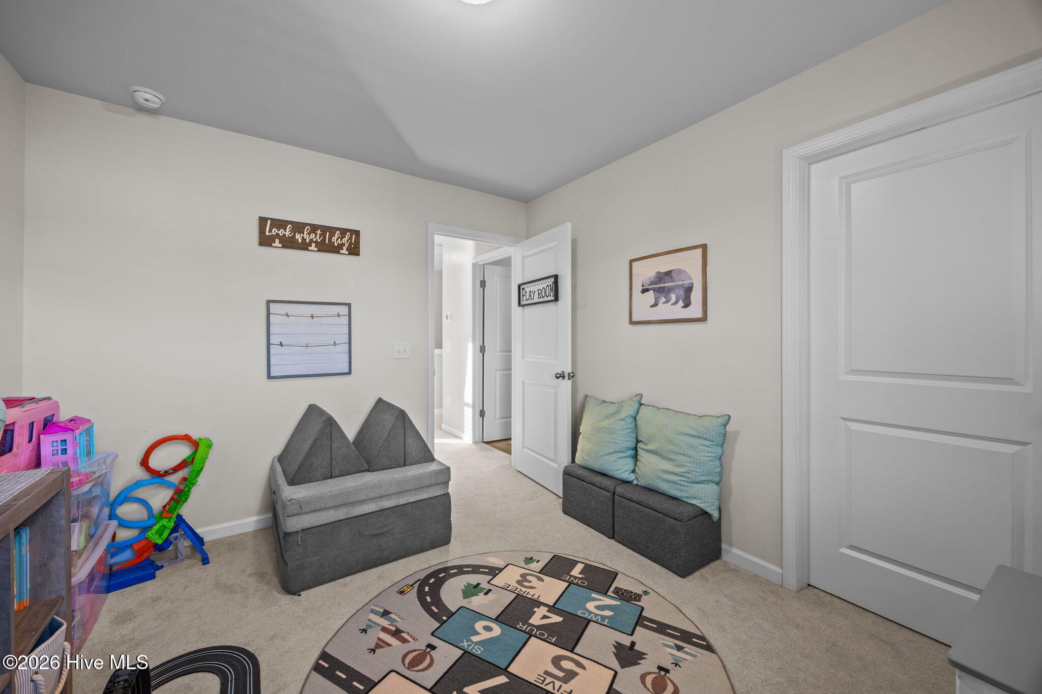 100549295 | Photo 24