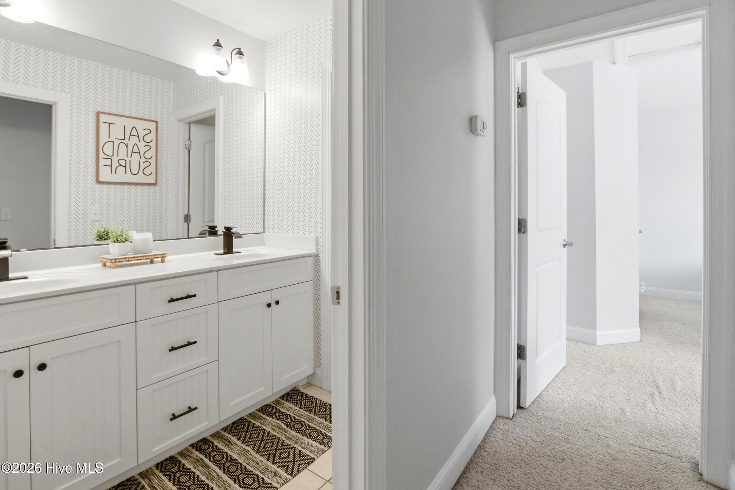 100562150 | Photo 30