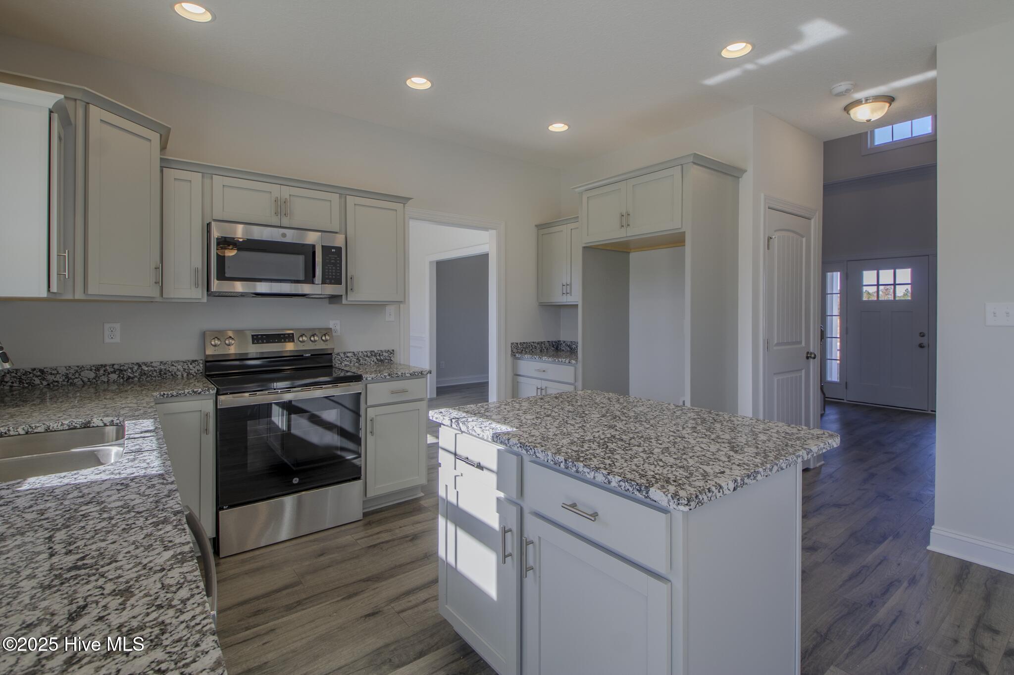 100504962 | Photo 11