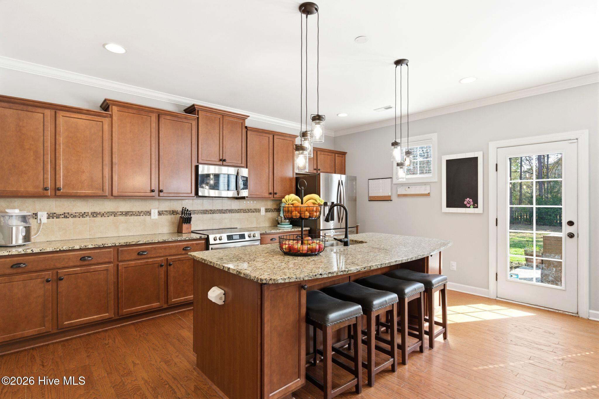 100563379 | Photo 12