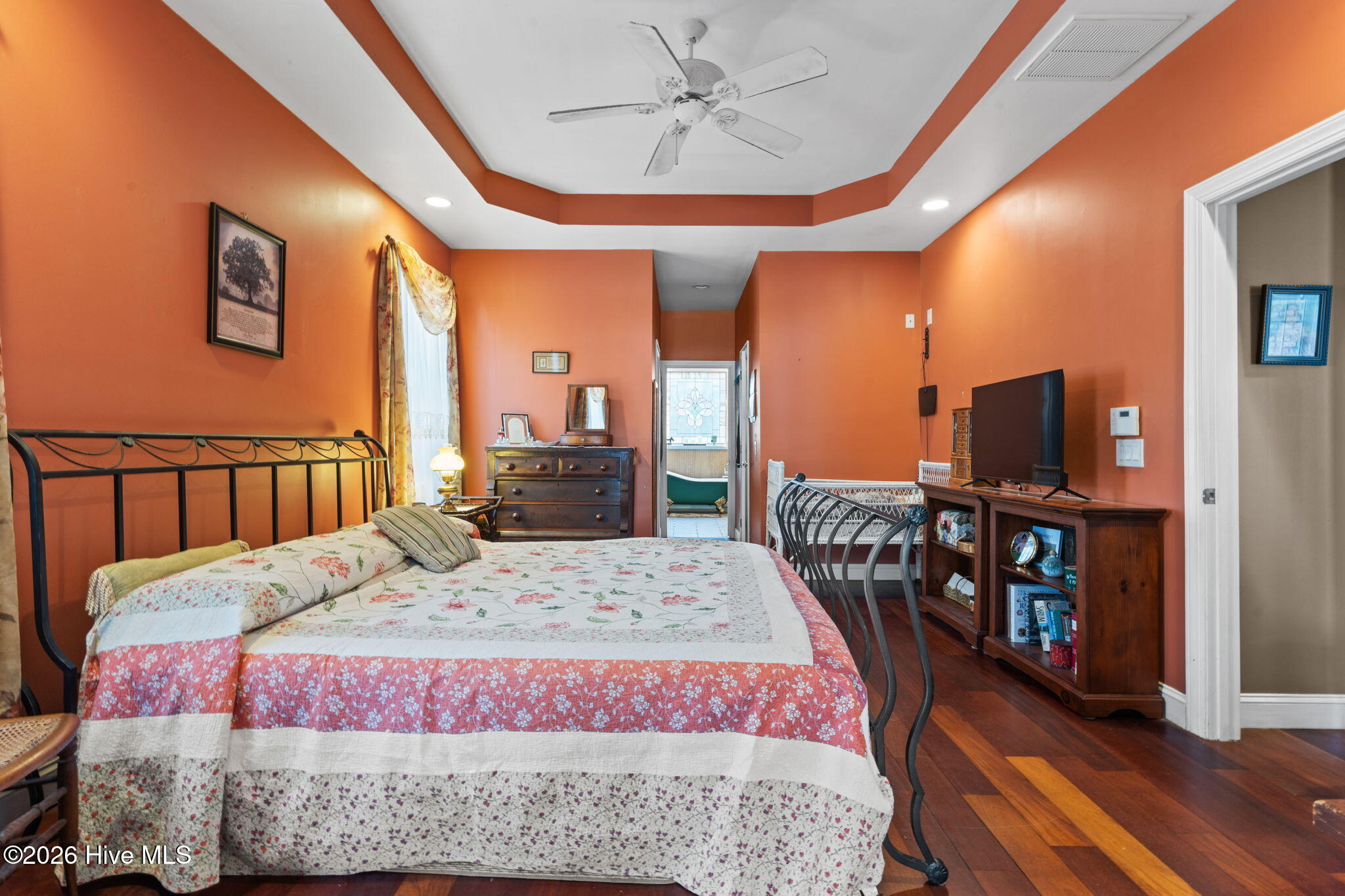 100553599 | Photo 18