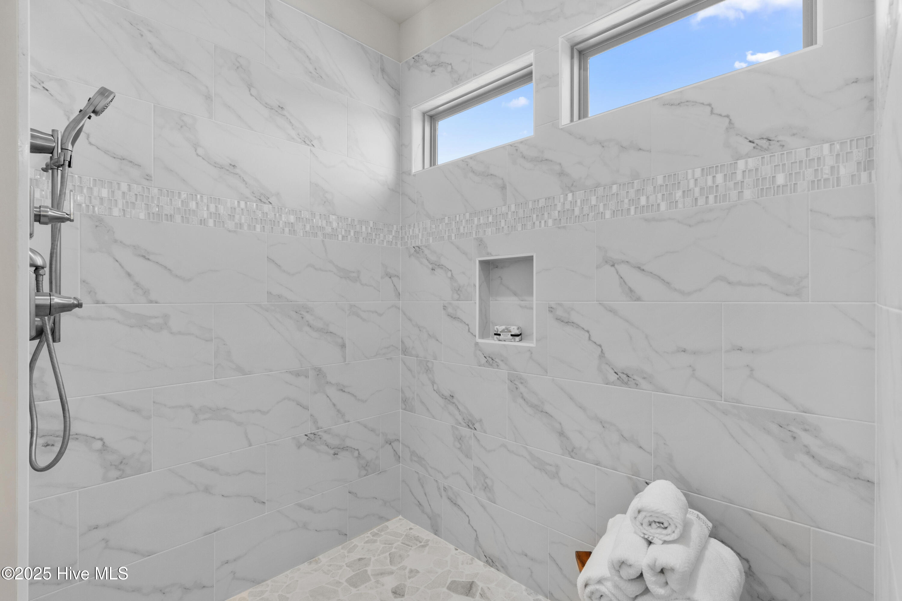 100496810 | Photo 32