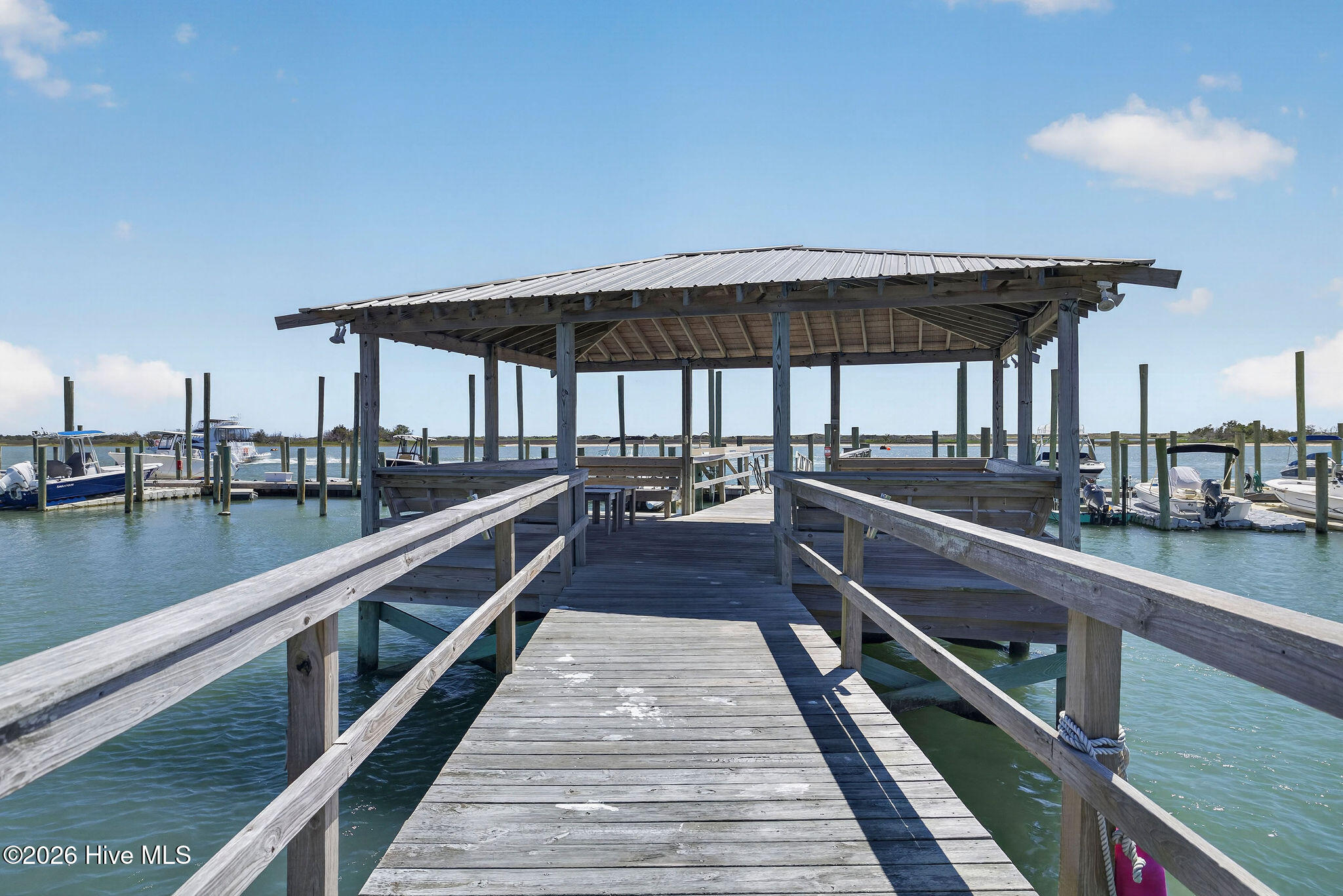 100570117 | Photo 54