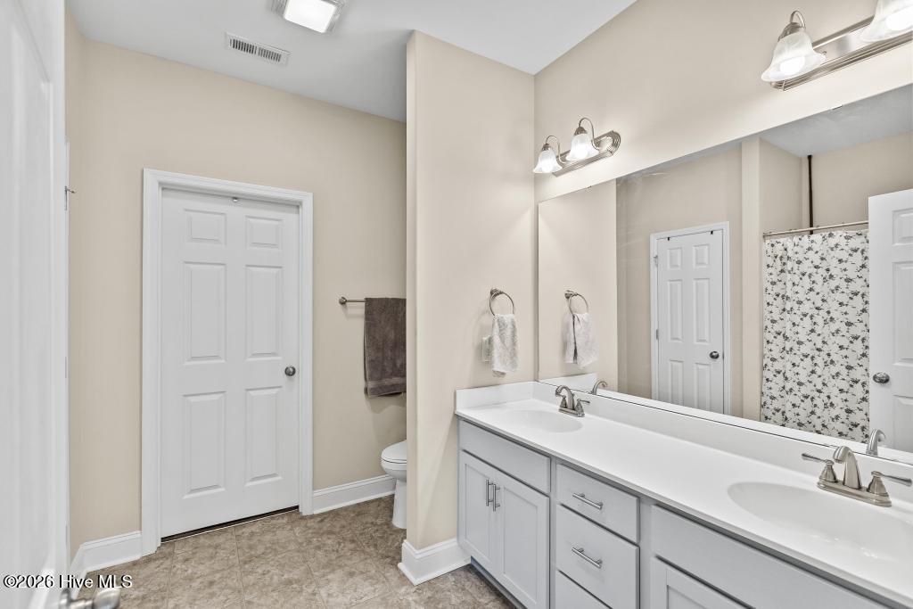 100565616 | Photo 27