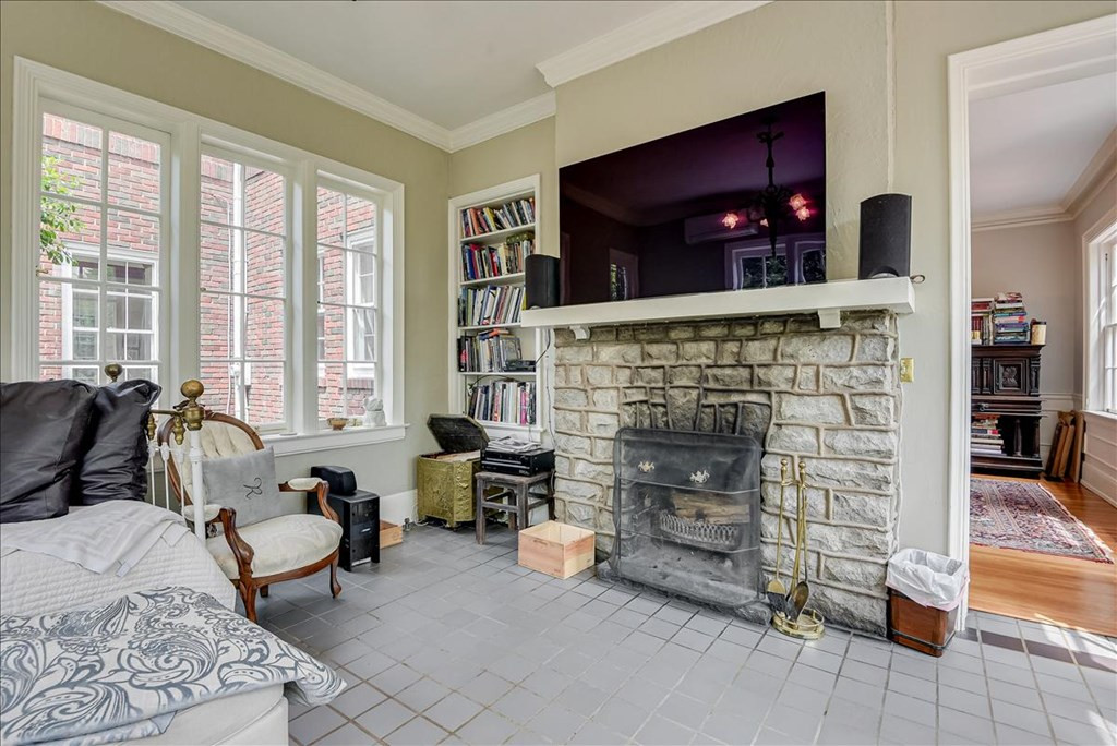 Sun porch with Fireplace