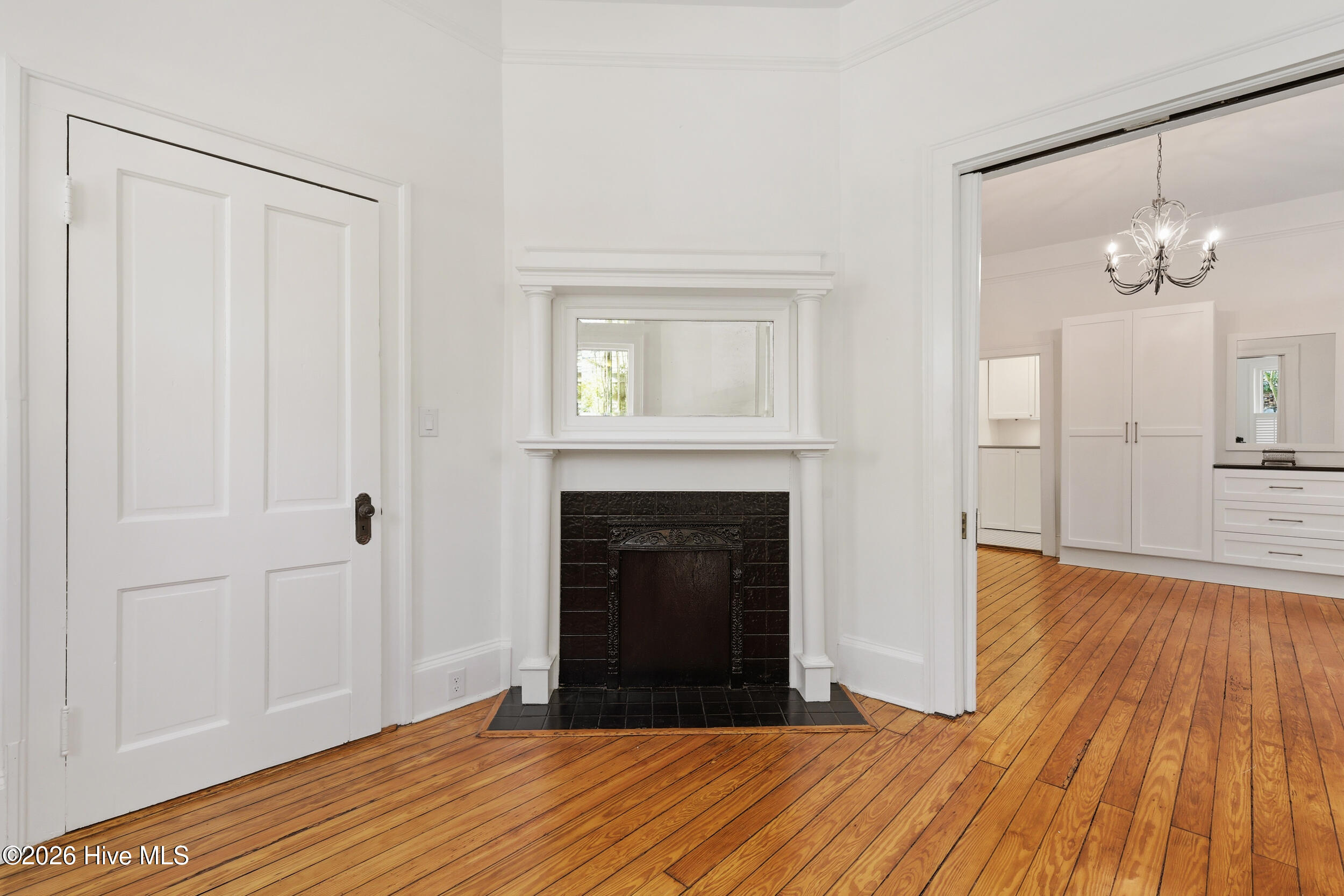 100561300 | Photo 28