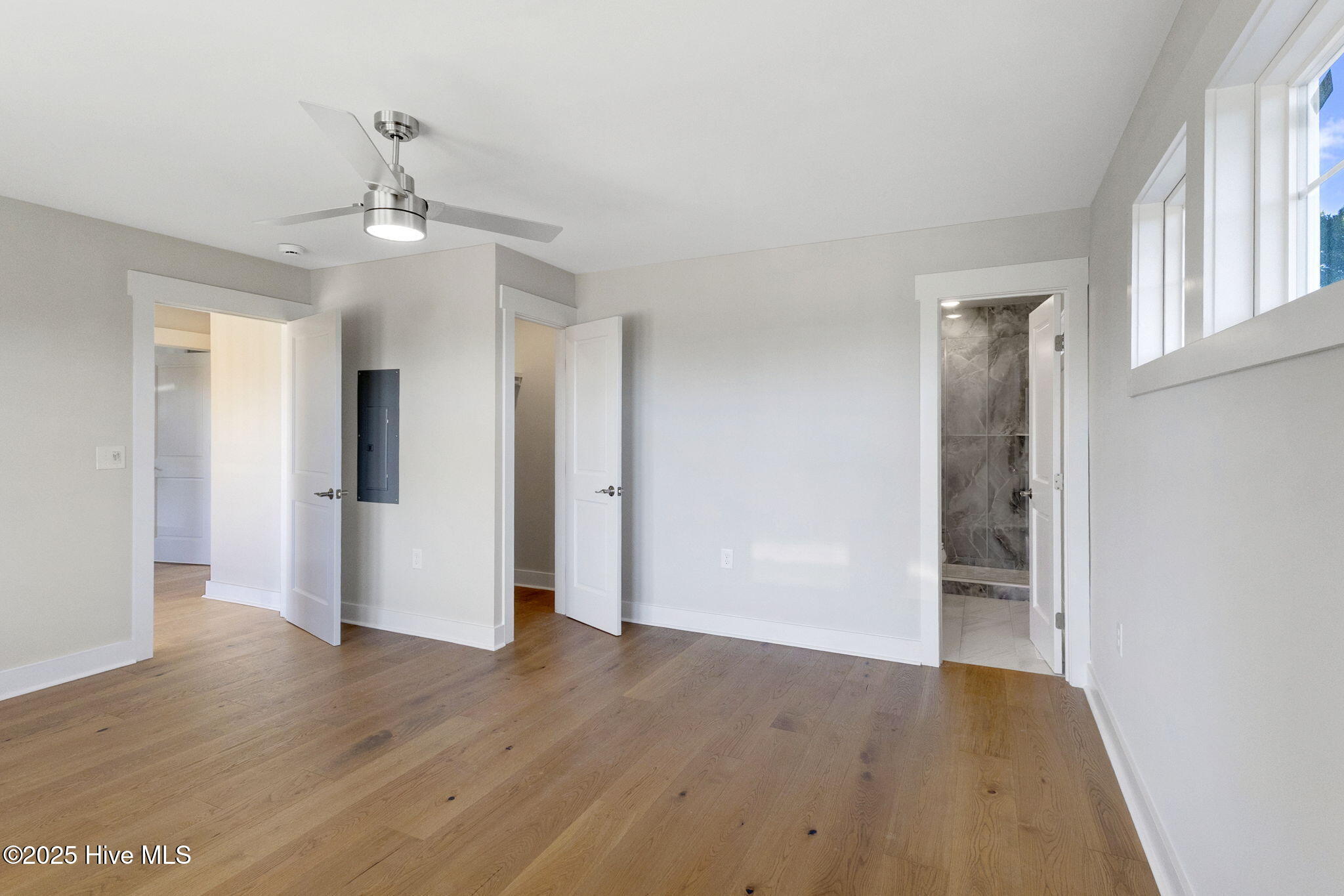 100522656 | Photo 39