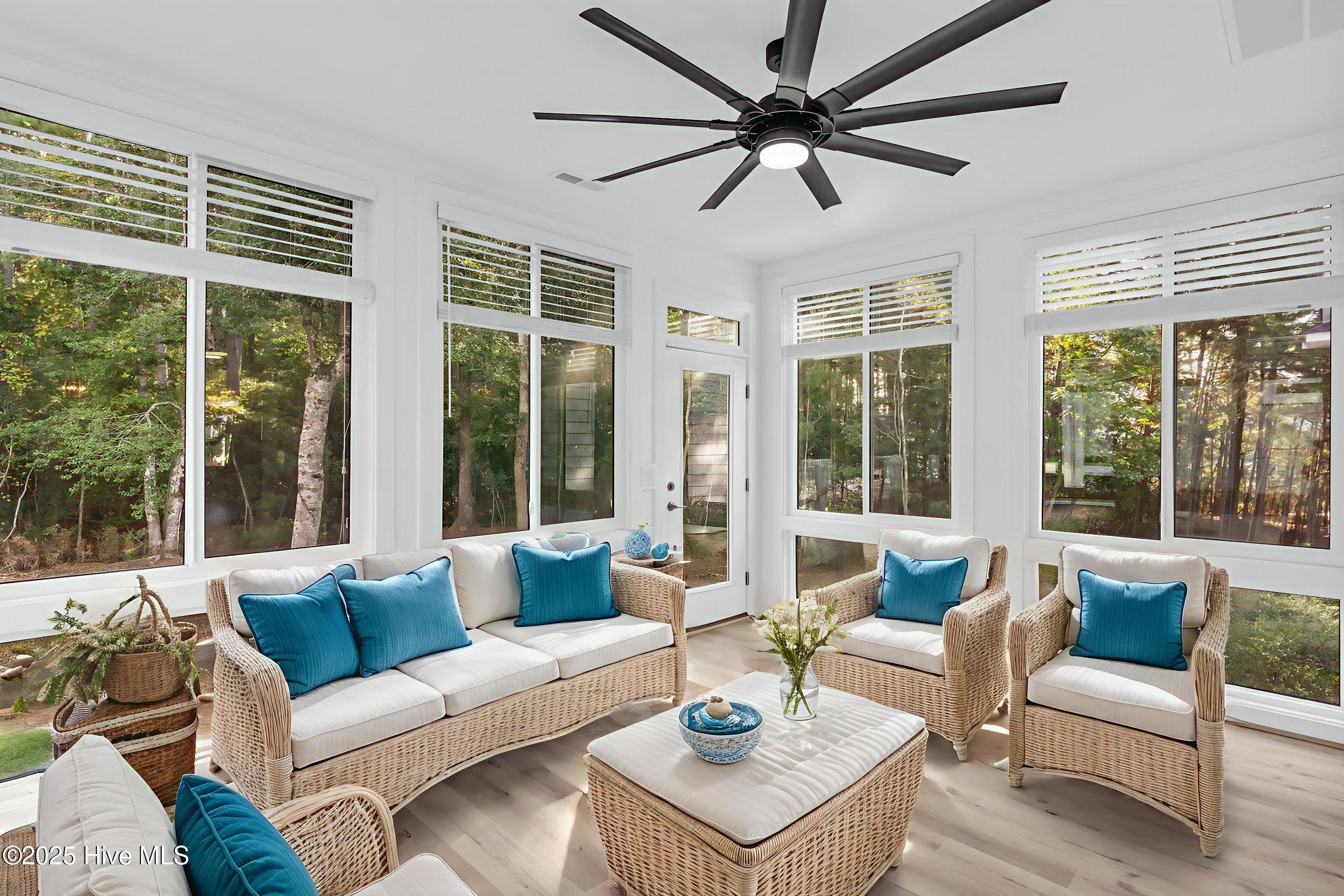 100535117 | Photo 37