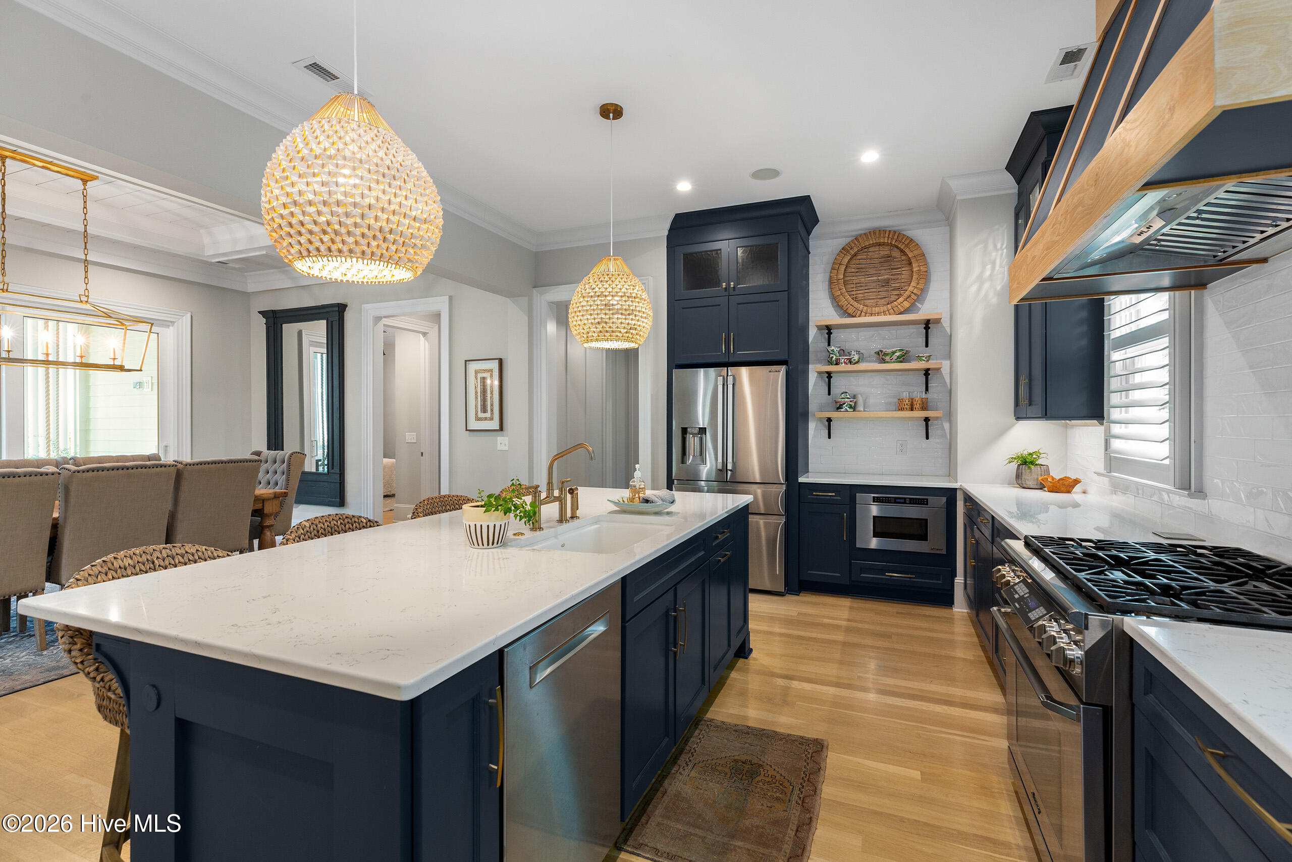 100563719 | Photo 18