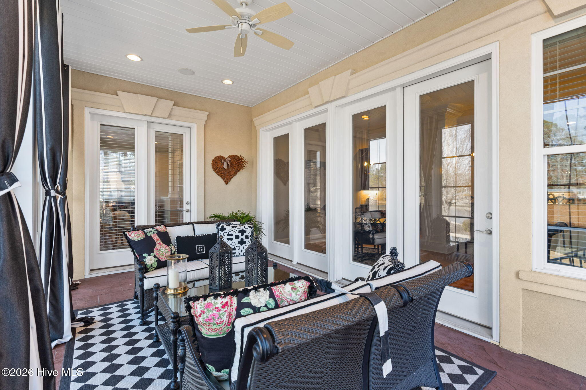 100559683 | Photo 33