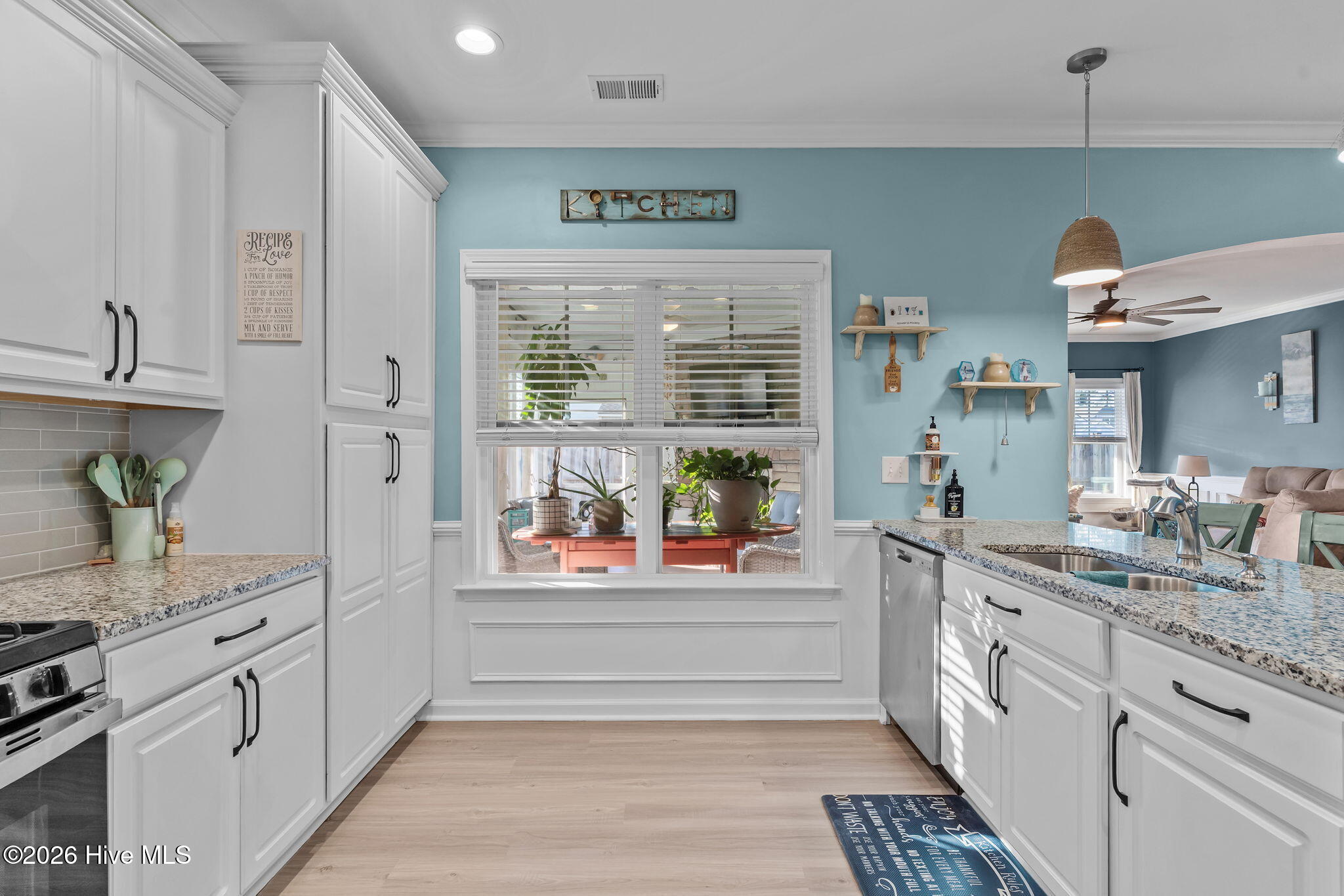 100550760 | Photo 12