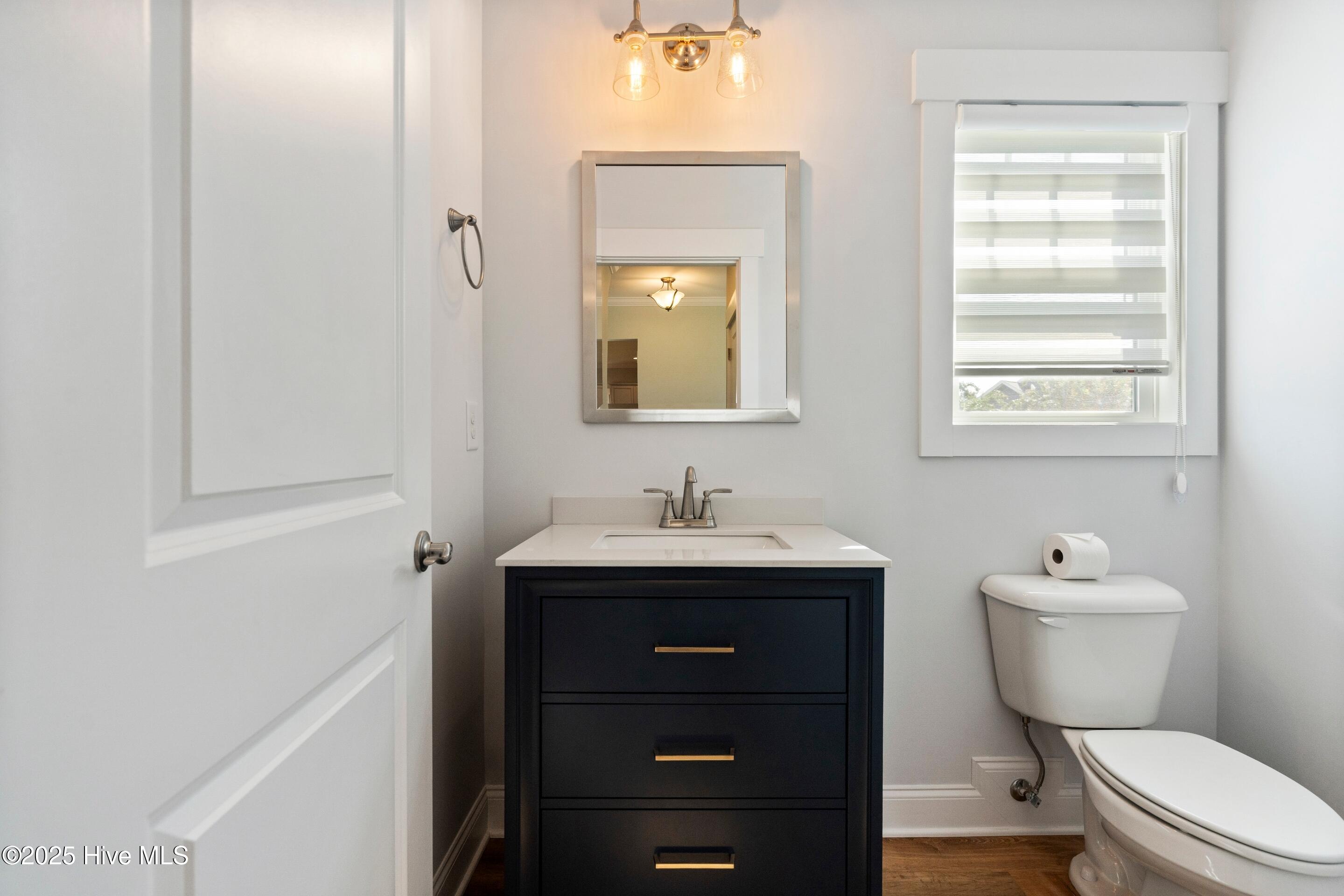 100527219 | Photo 33