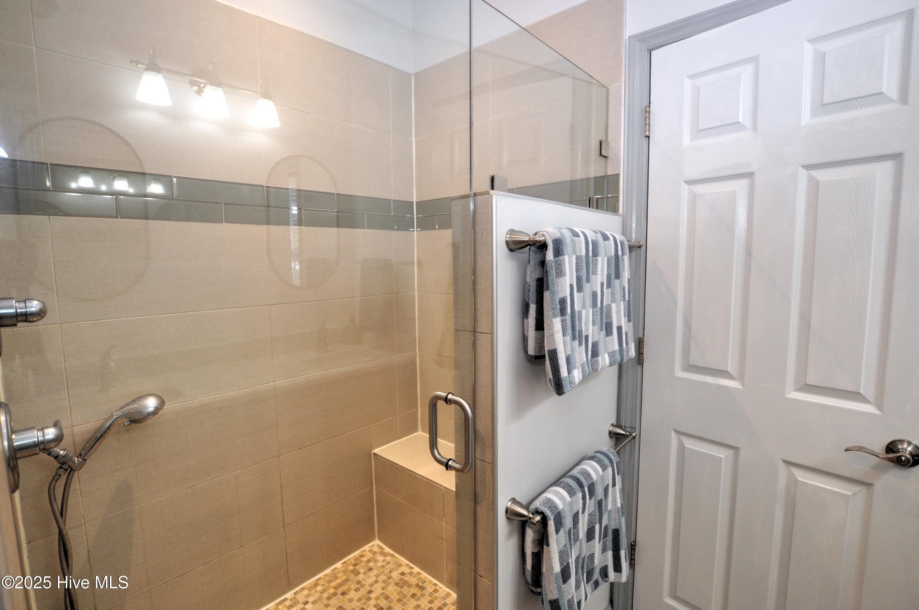 100519003 | Photo 18