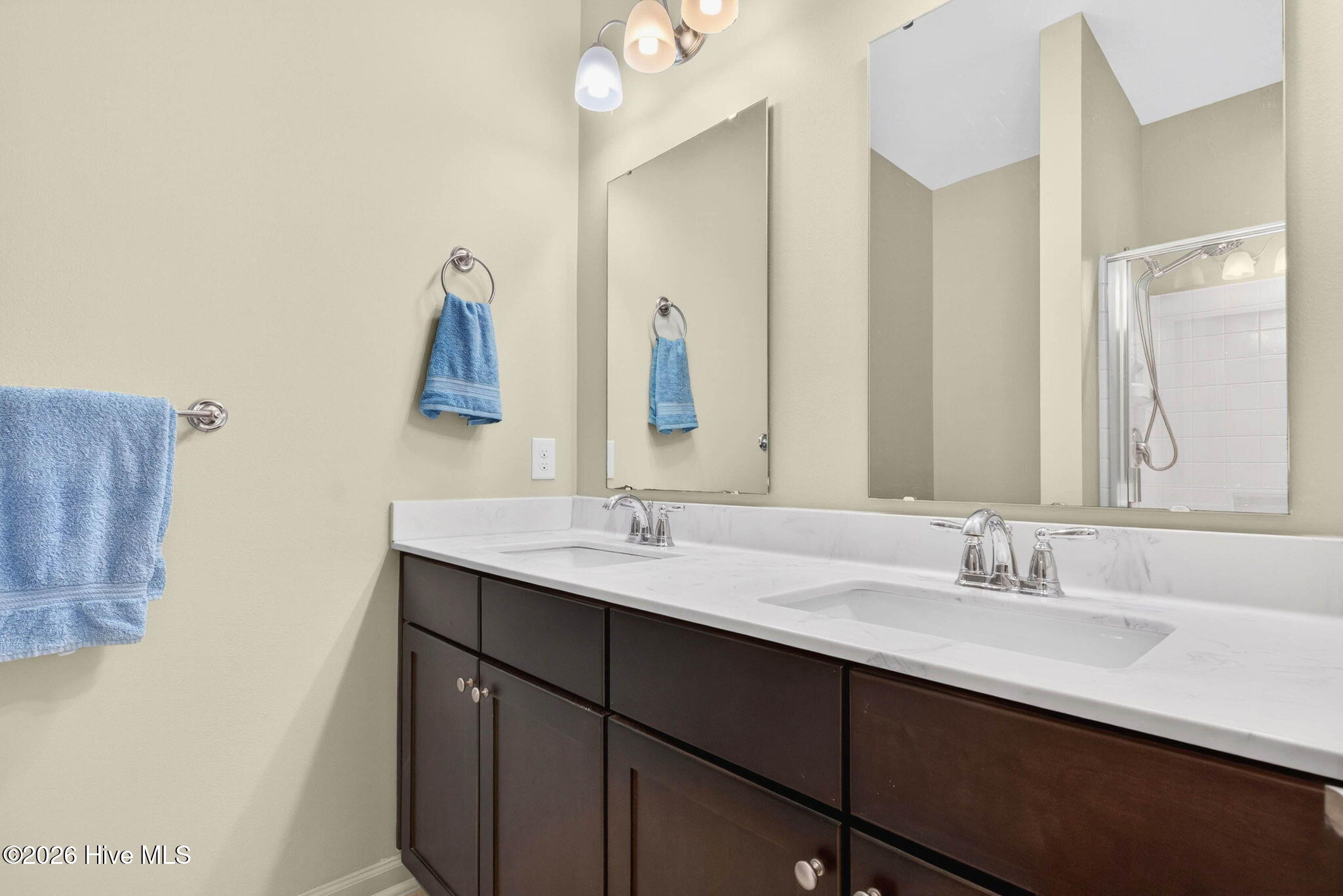 100555390 | Photo 15