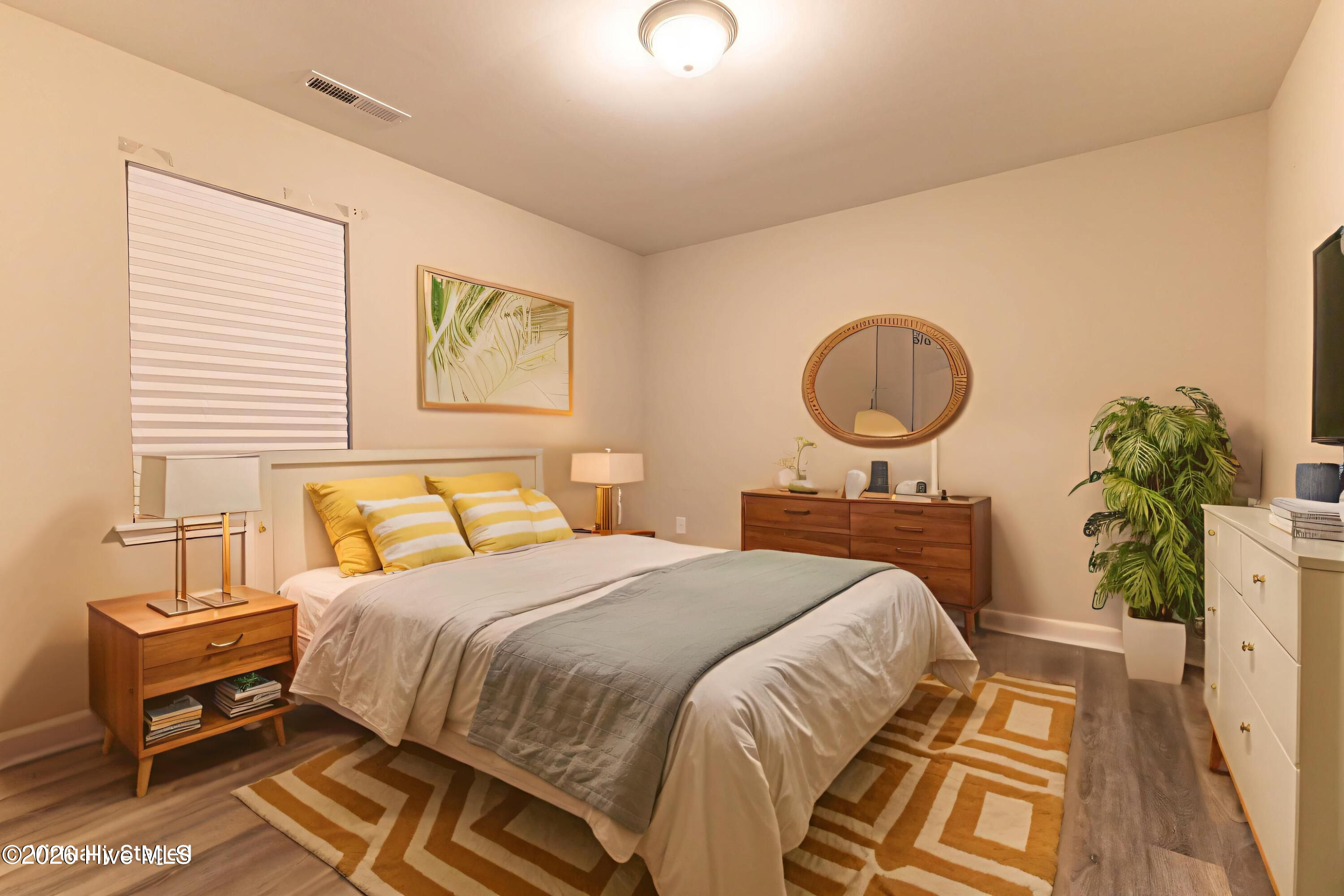 100564117 | Photo 14