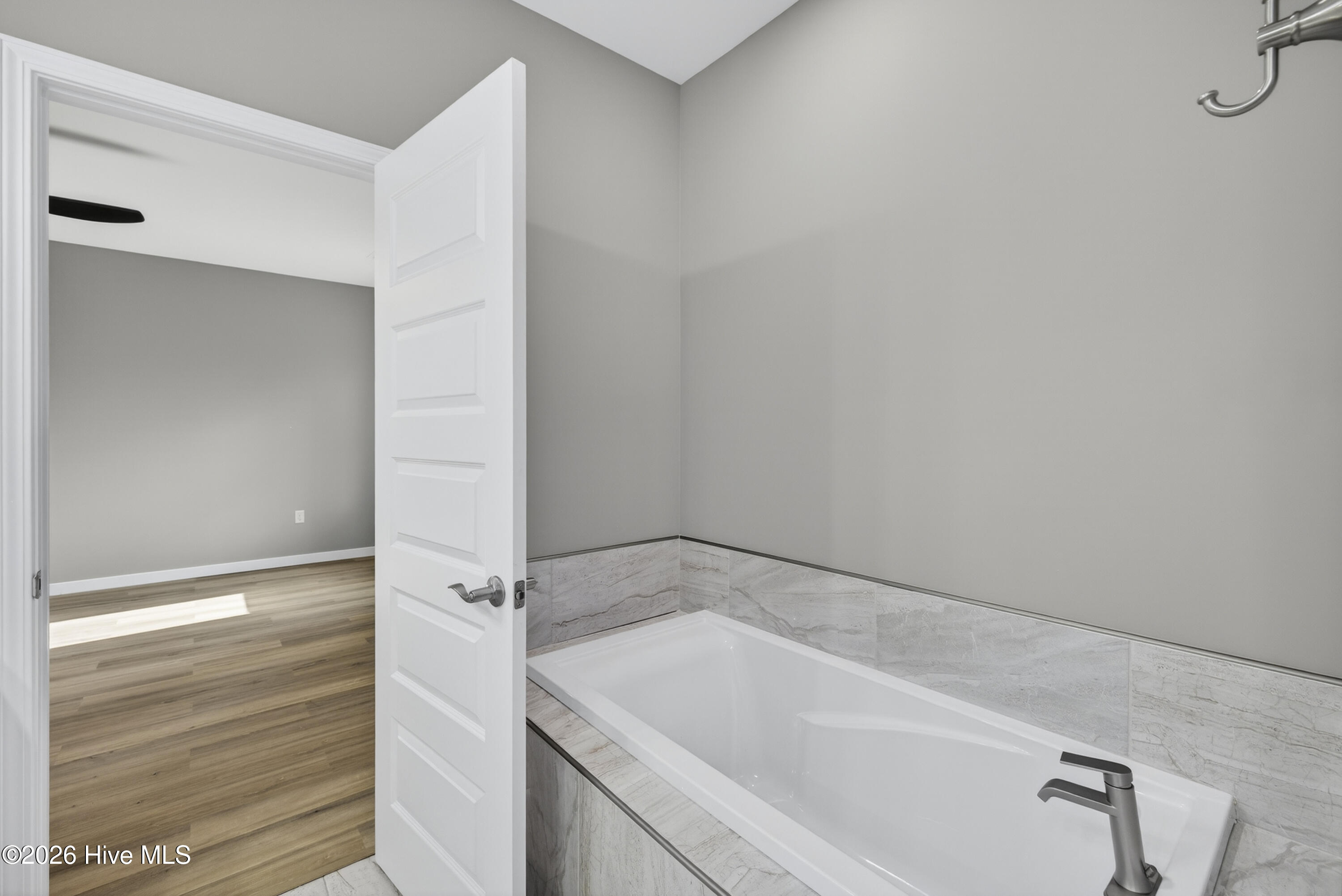 100548681 | Photo 27