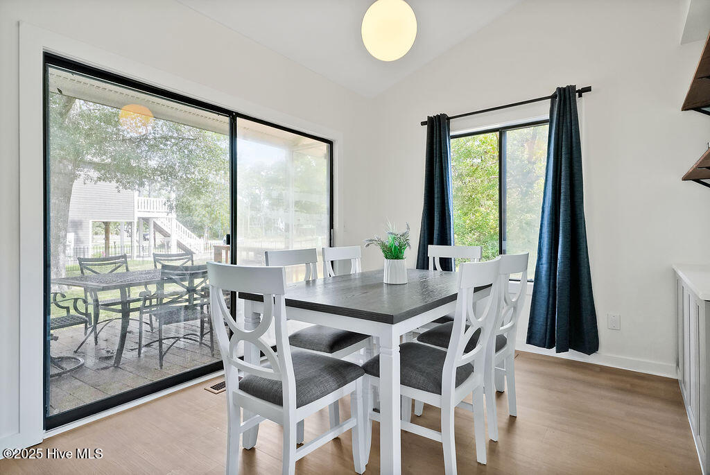 100570405 | Photo 27