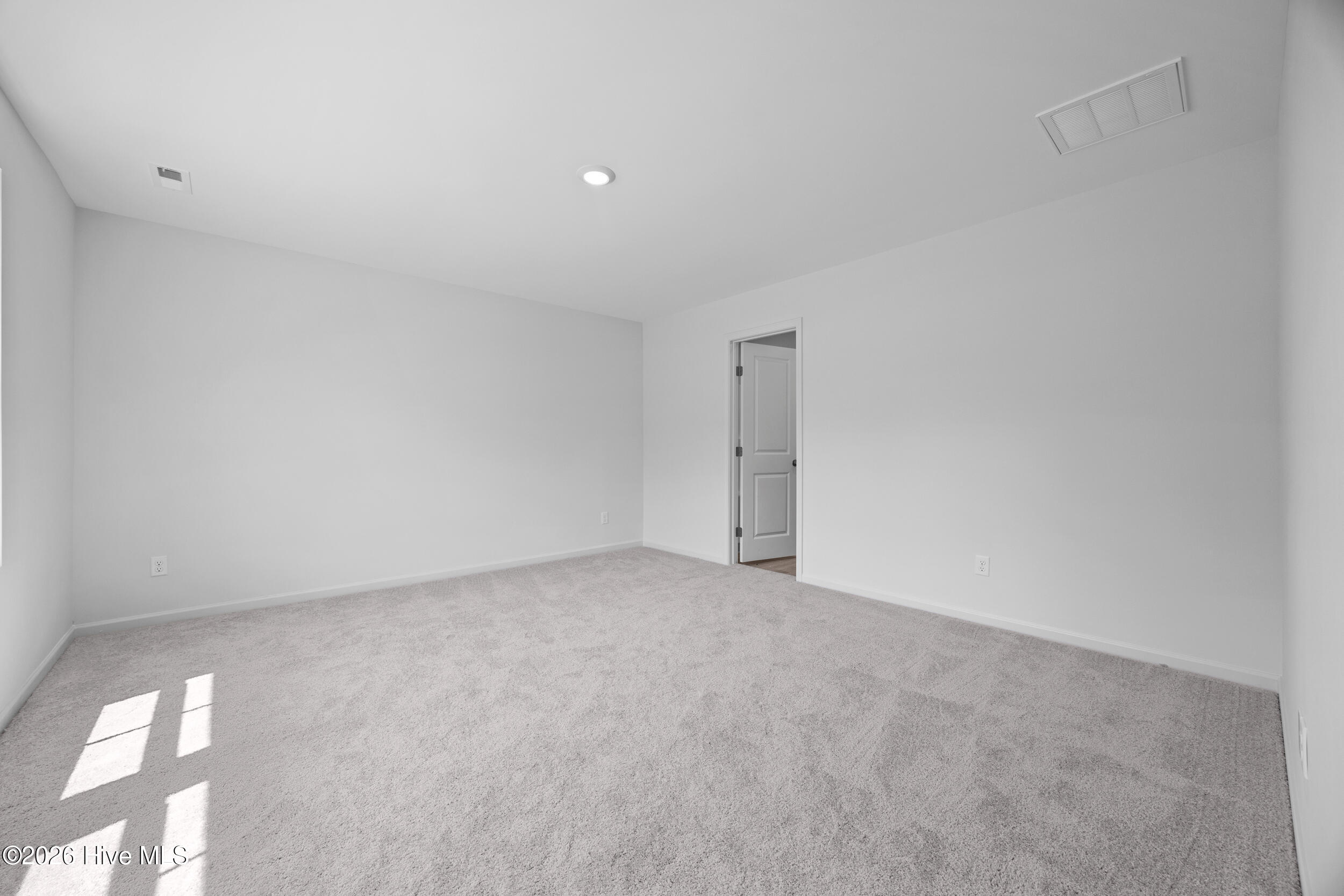 100570043 | Photo 21