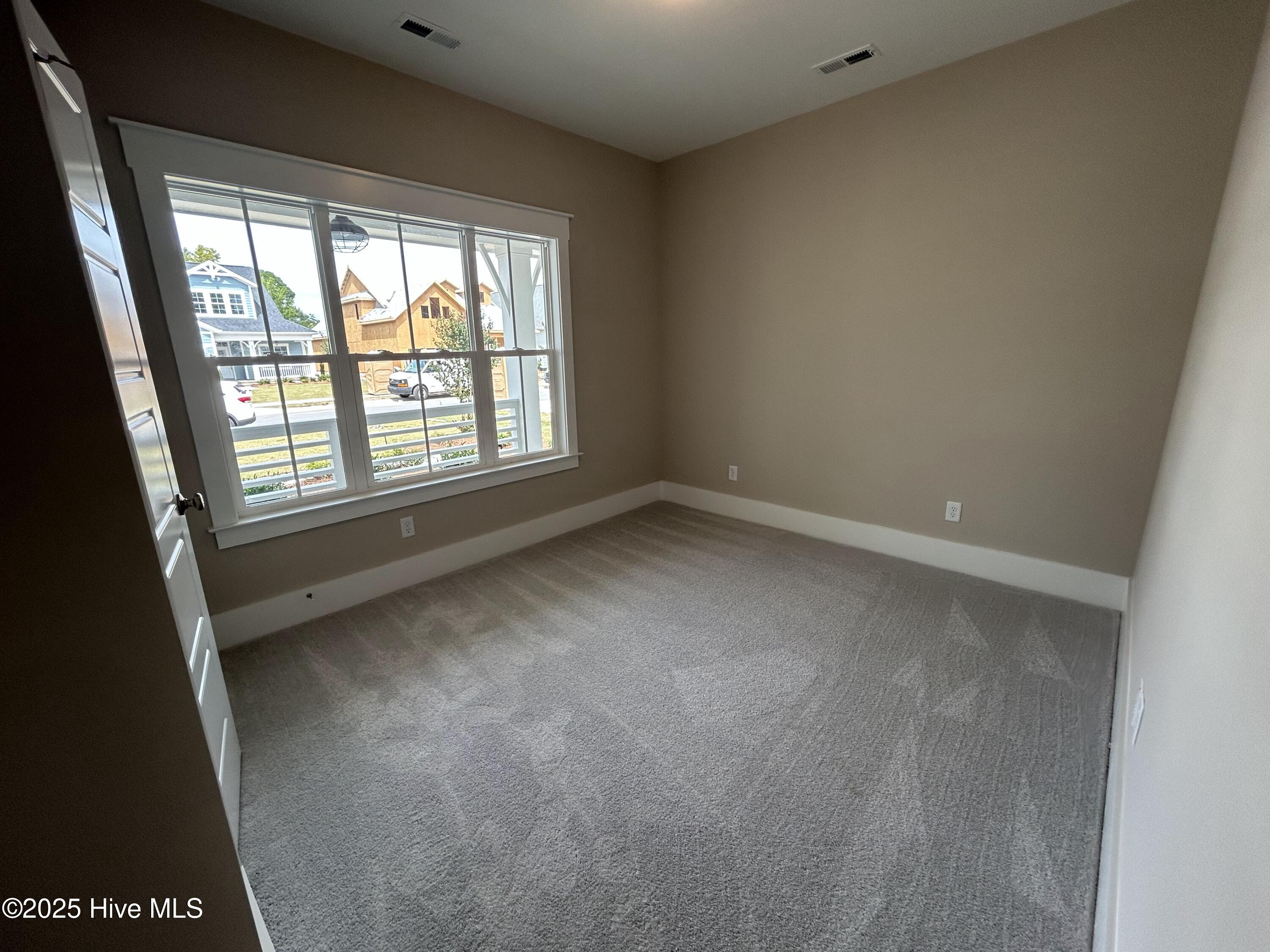 100520251 | Photo 25