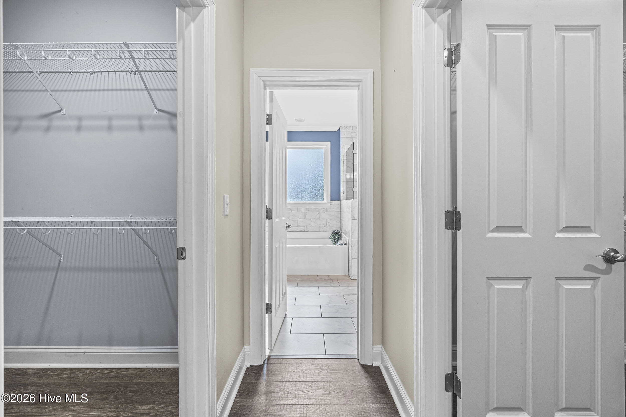 100550932 | Photo 28