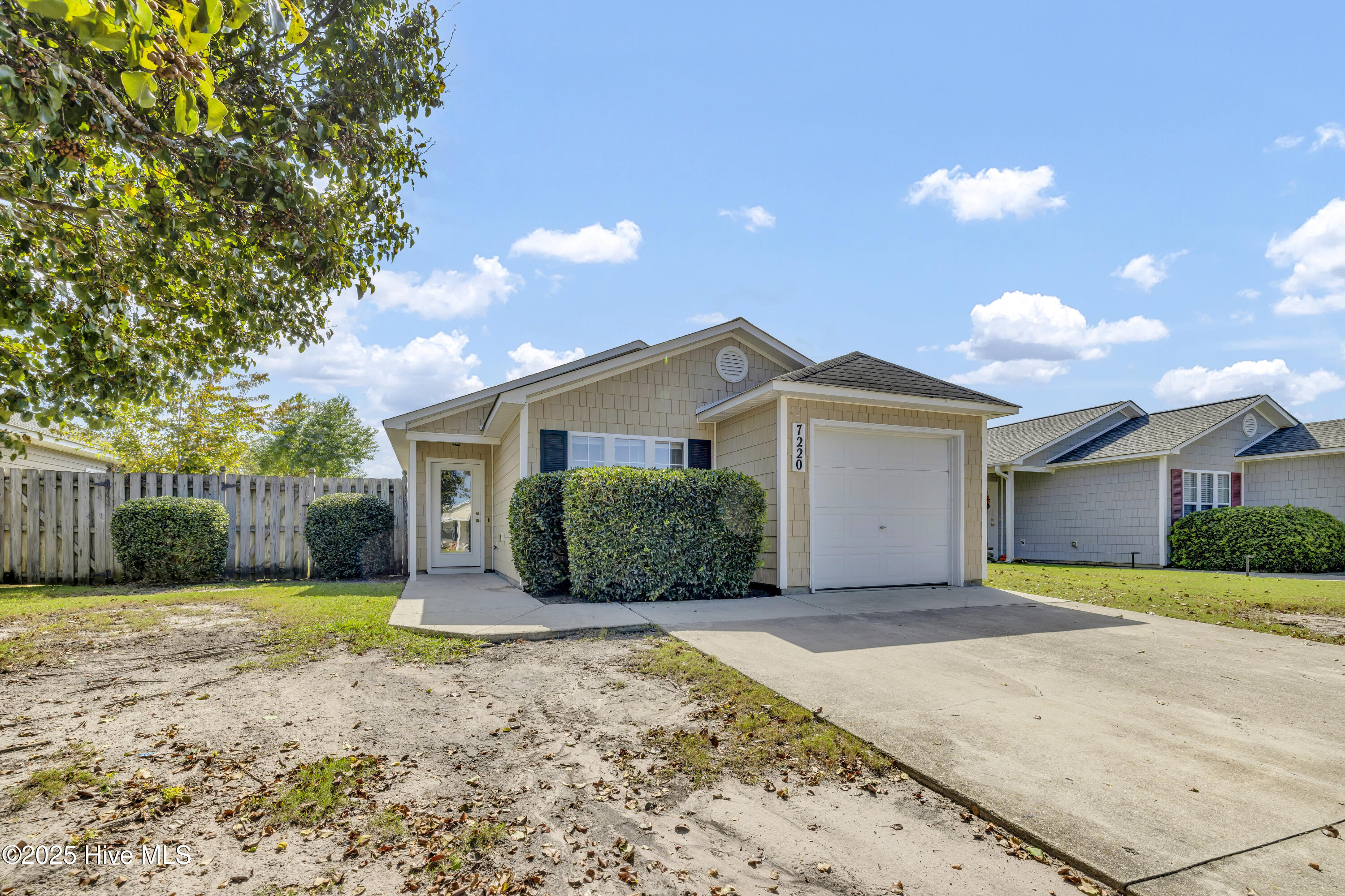 7220 Haskell Court, Wilmington, NC 28411 – photo 2: 002_6q7a6651_752