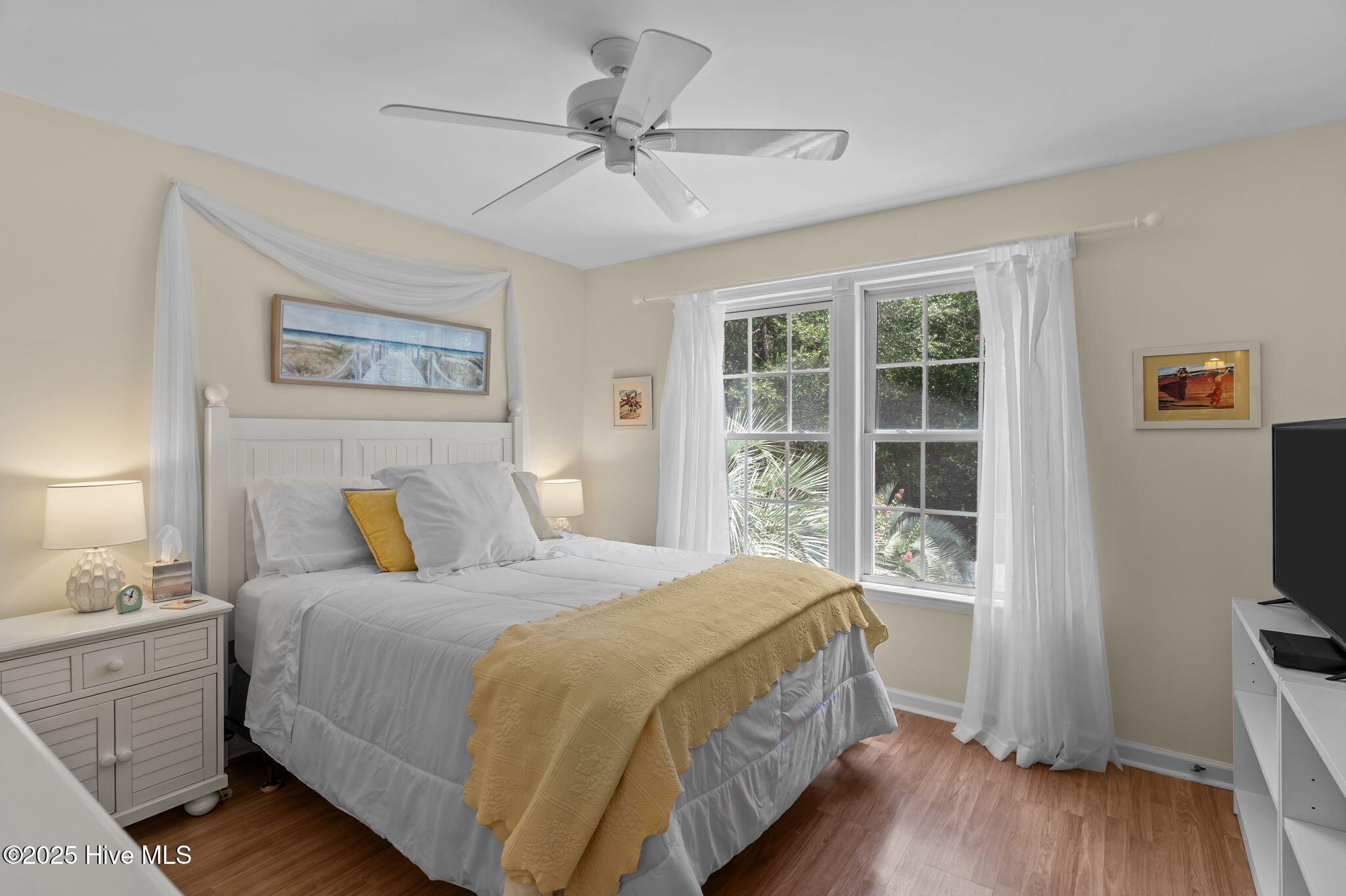 100521042 | Photo 28