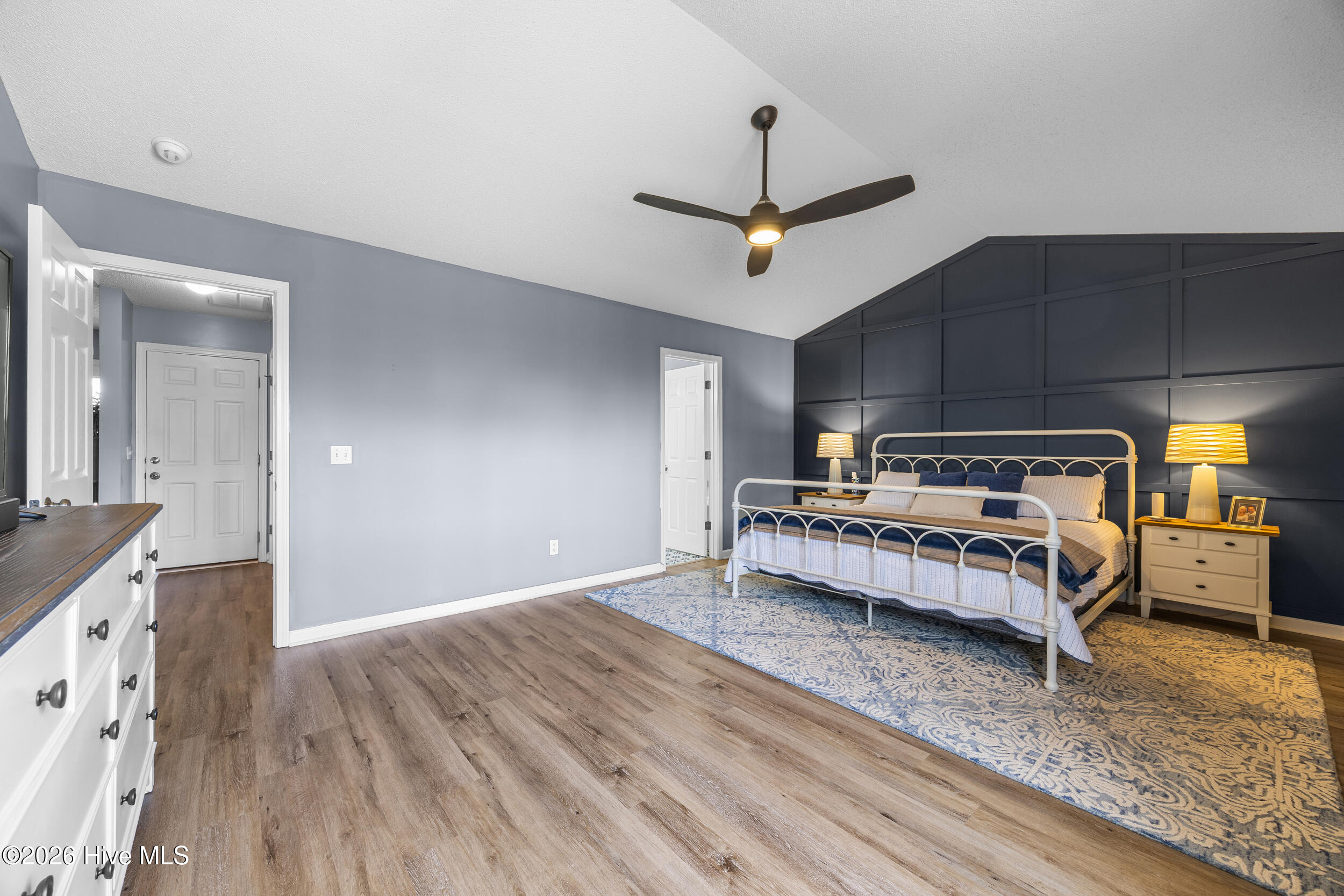 100562673 | Photo 21