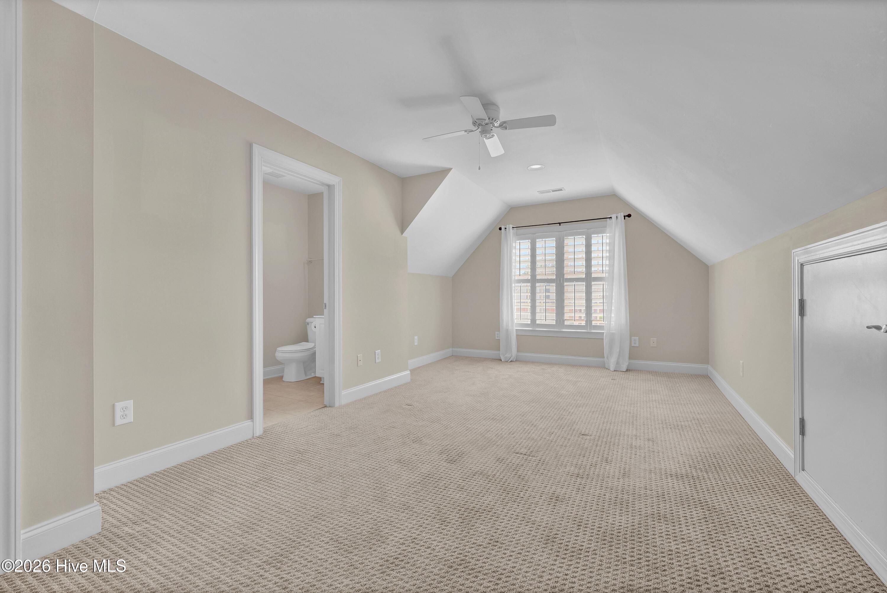 100567268 | Photo 36