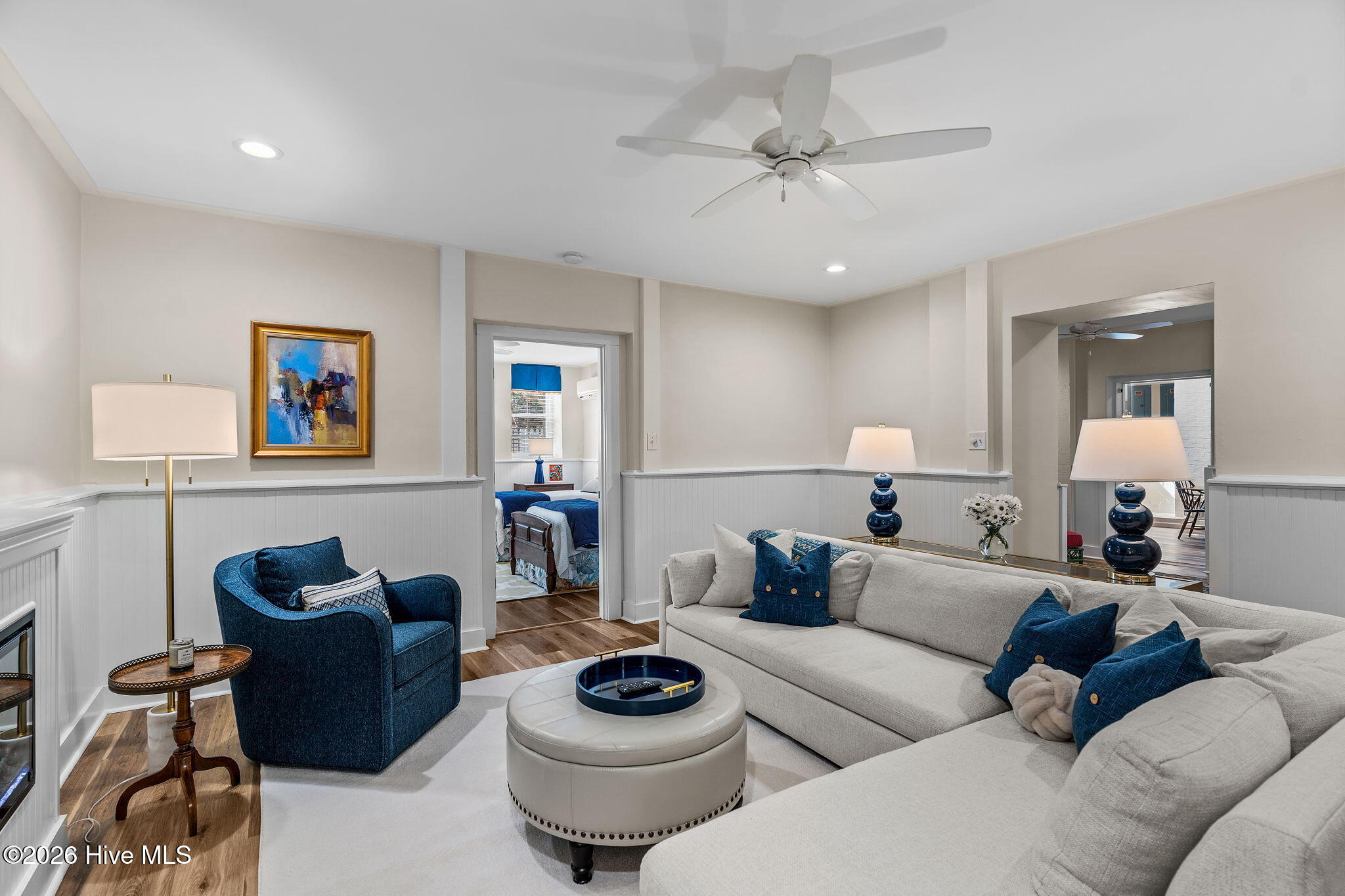 100562122 | Photo 56