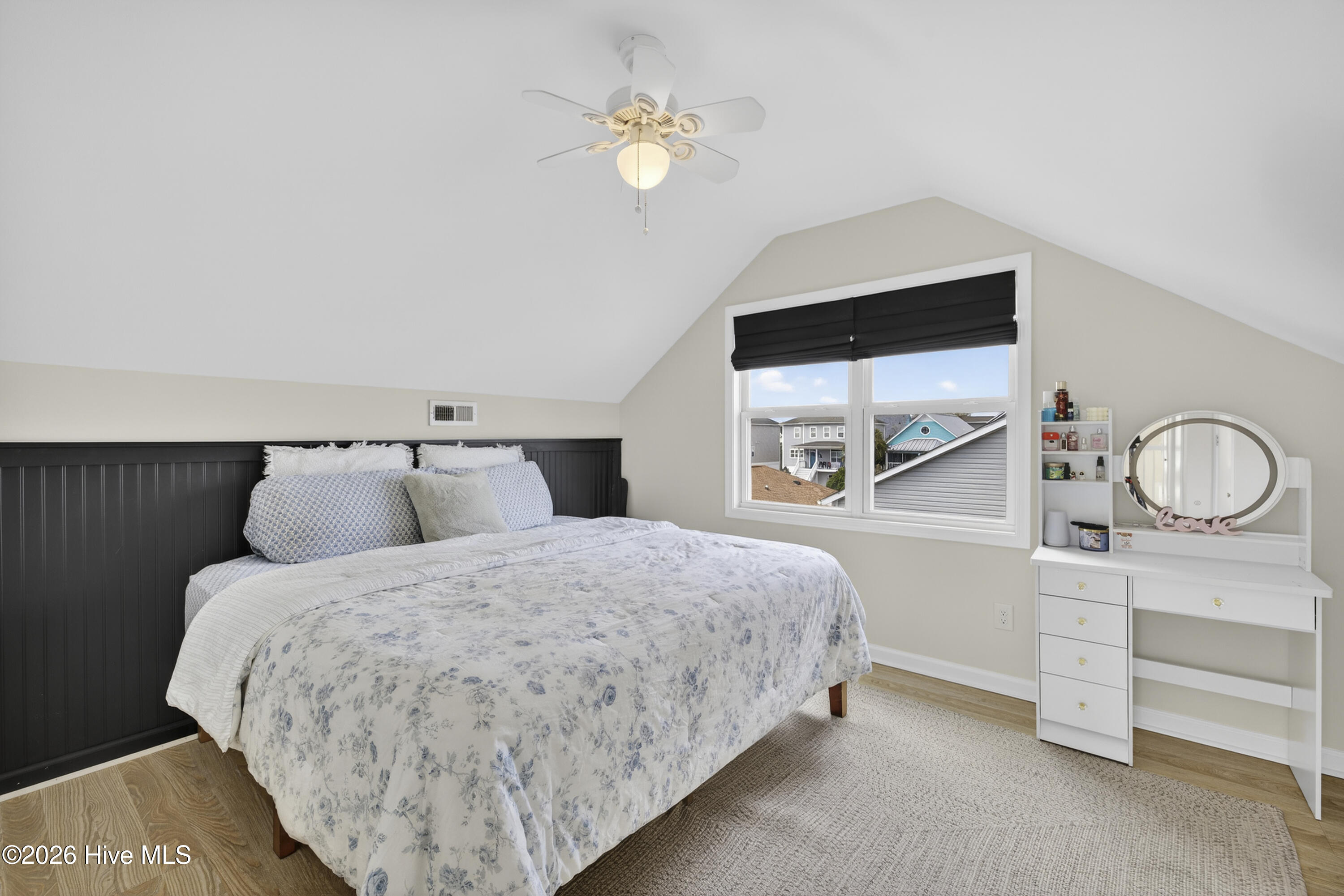 100562699 | Photo 29