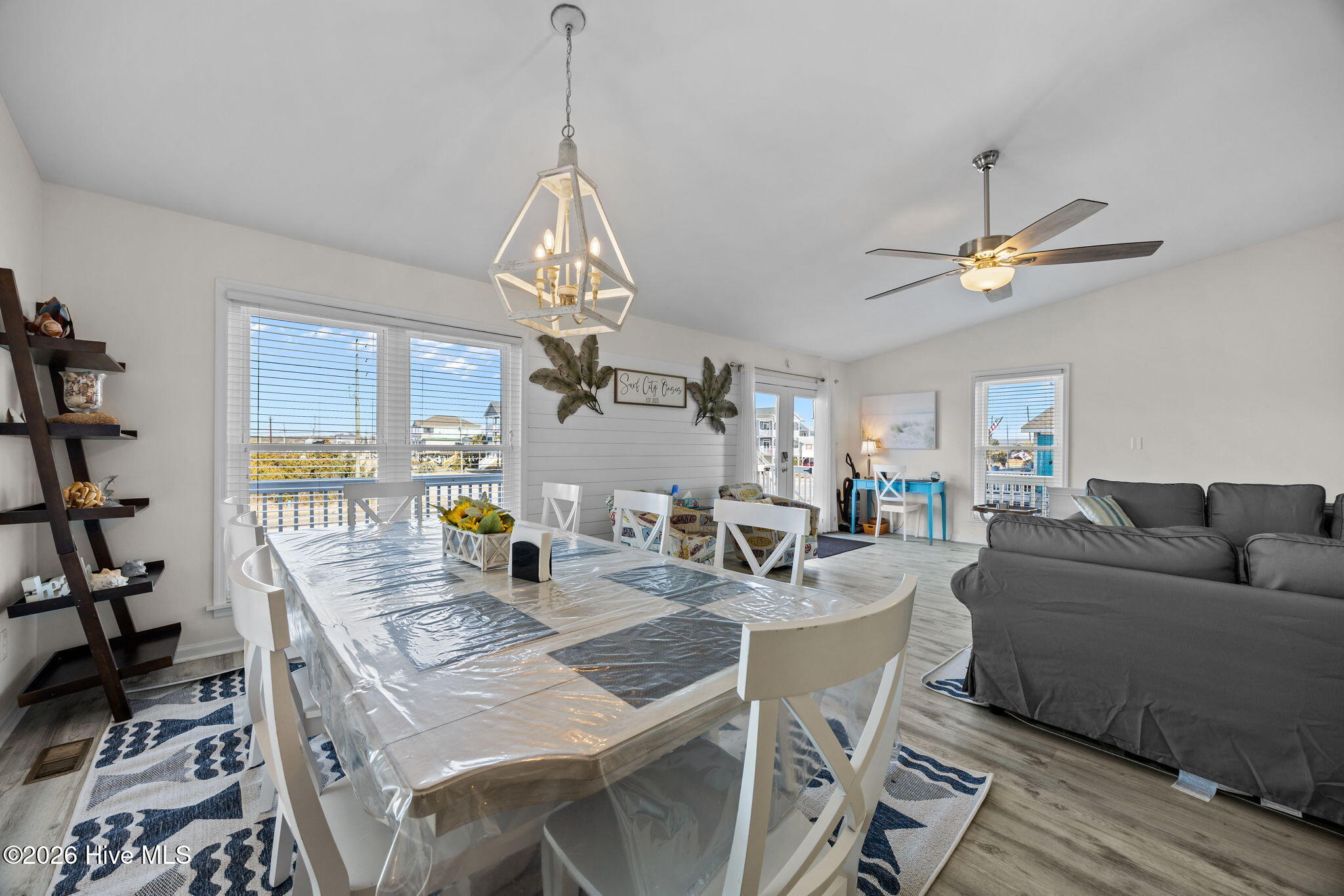 100552001 | Photo 25