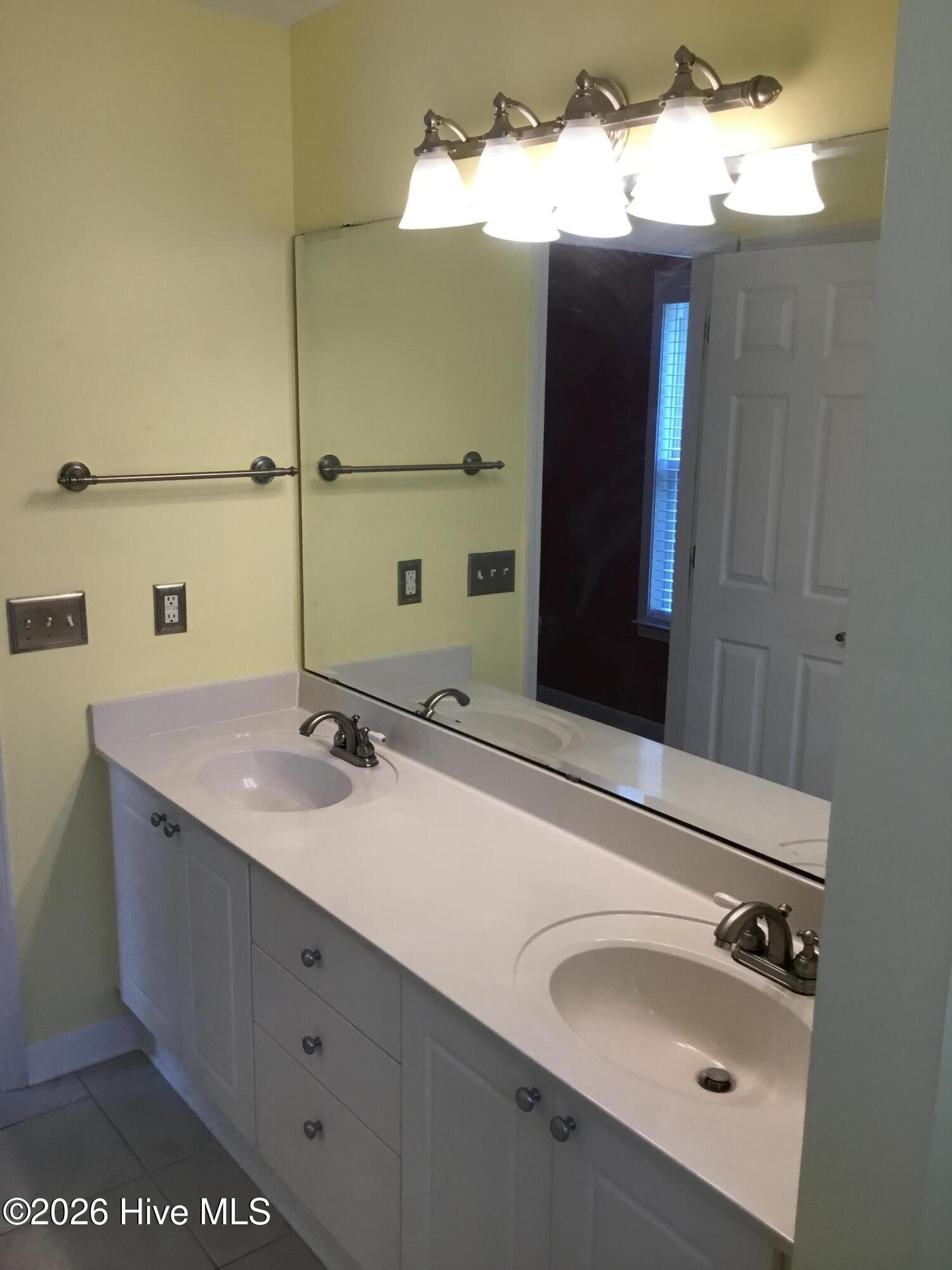 100556165 | Photo 13