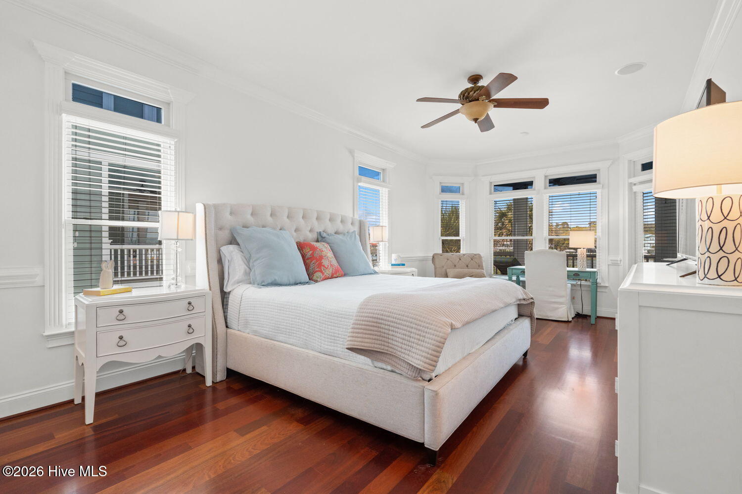 100566570 | Photo 25