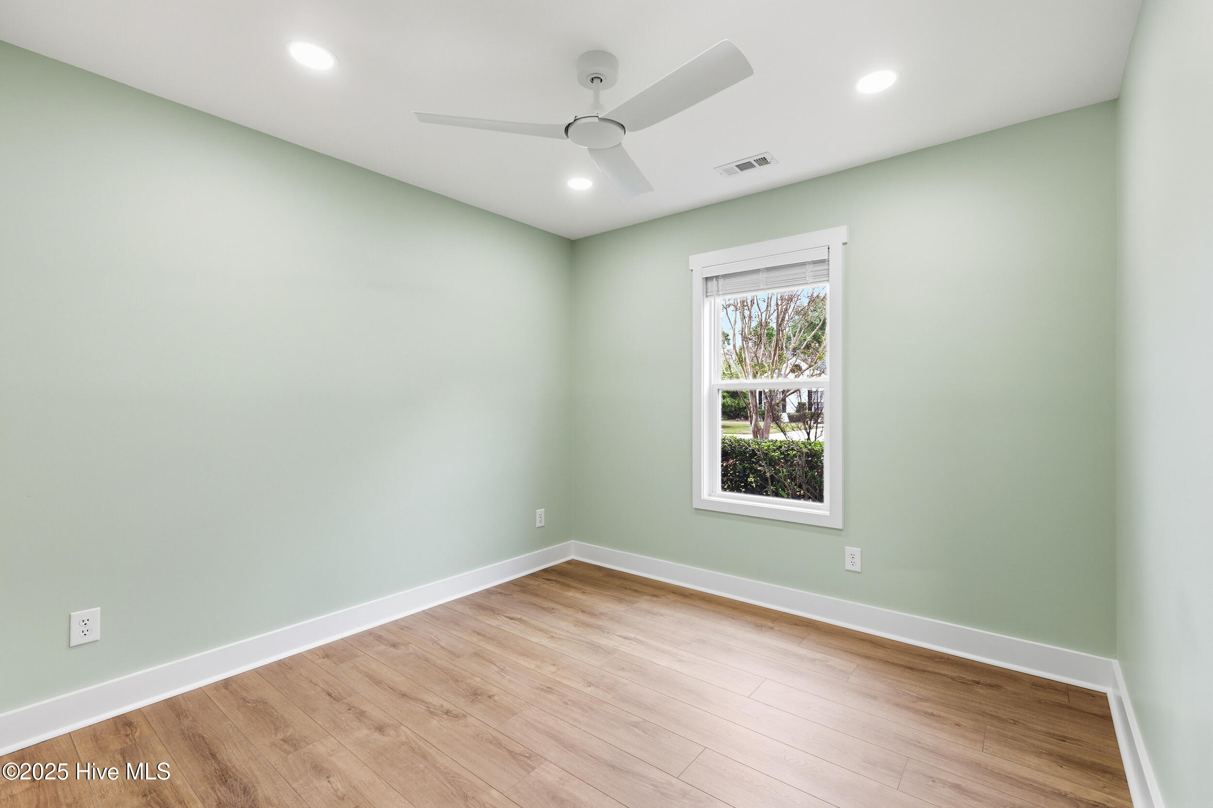 100540559 | Photo 11