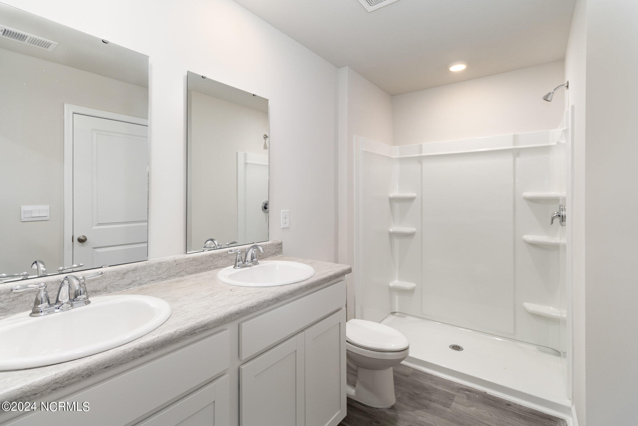 100548926 | Photo 22