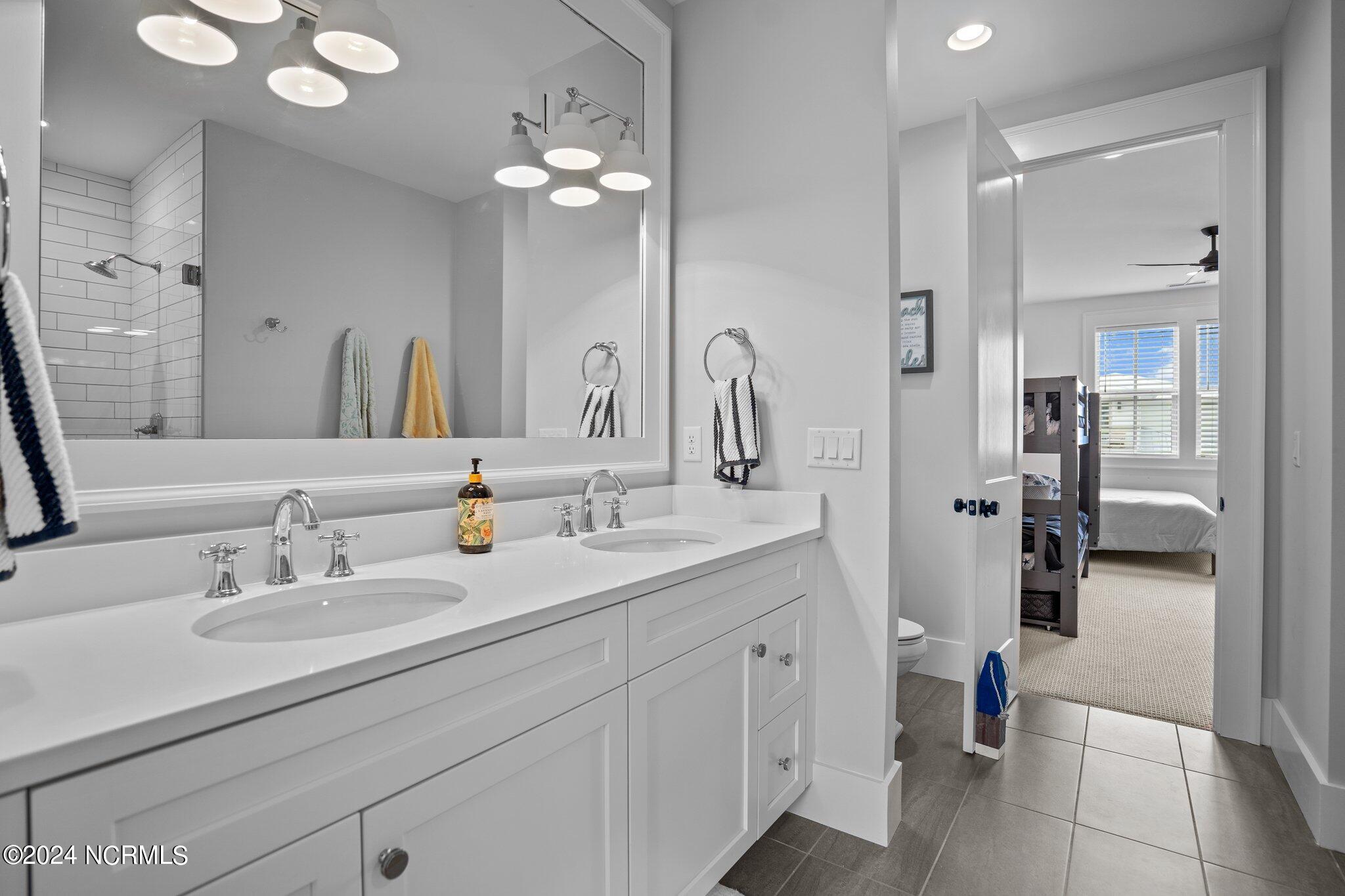 100556324 | Photo 34