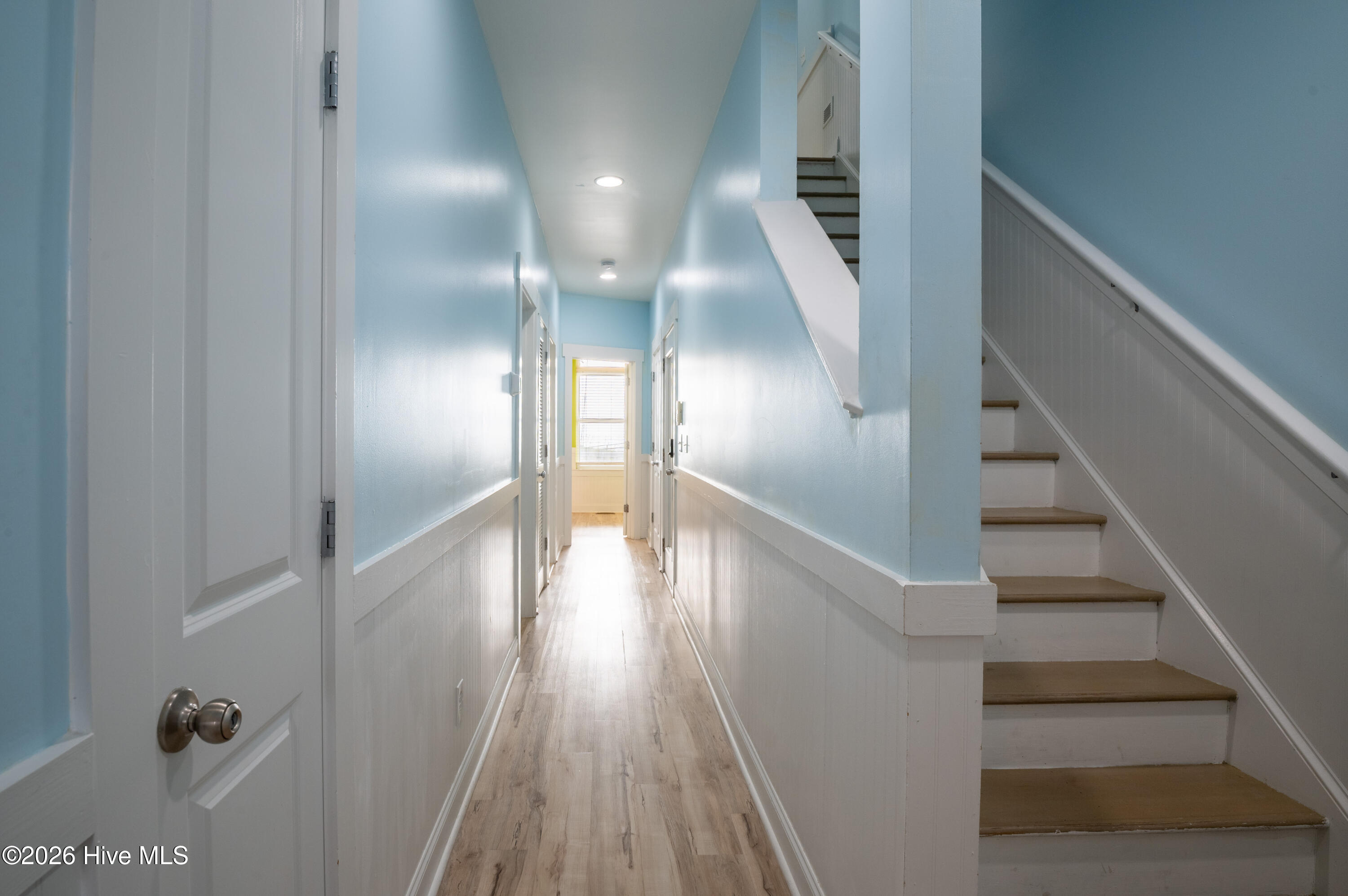 100550825 | Photo 24